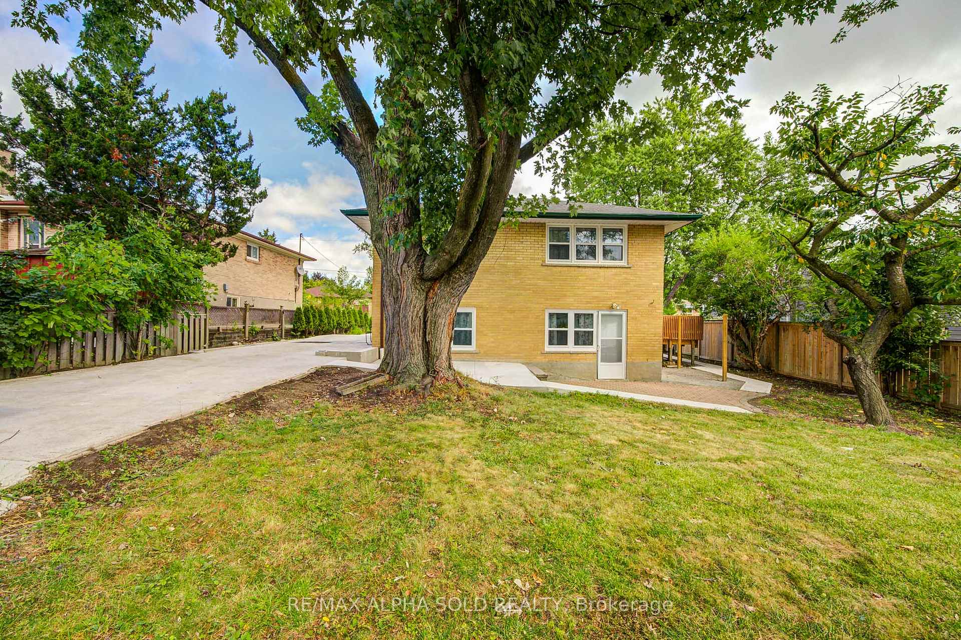Photo 45 of 16 Arrowflight Drive, Markham, Bullock — HOMEH