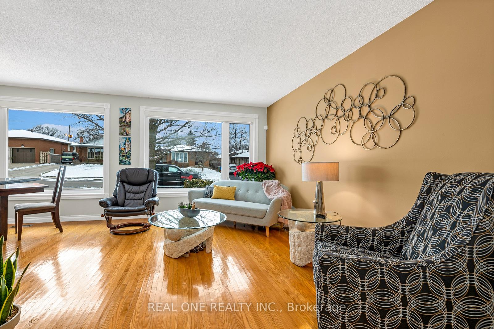 Photo 2 of 103 Burrwood Drive, Hamilton, Rolston — HOMEH