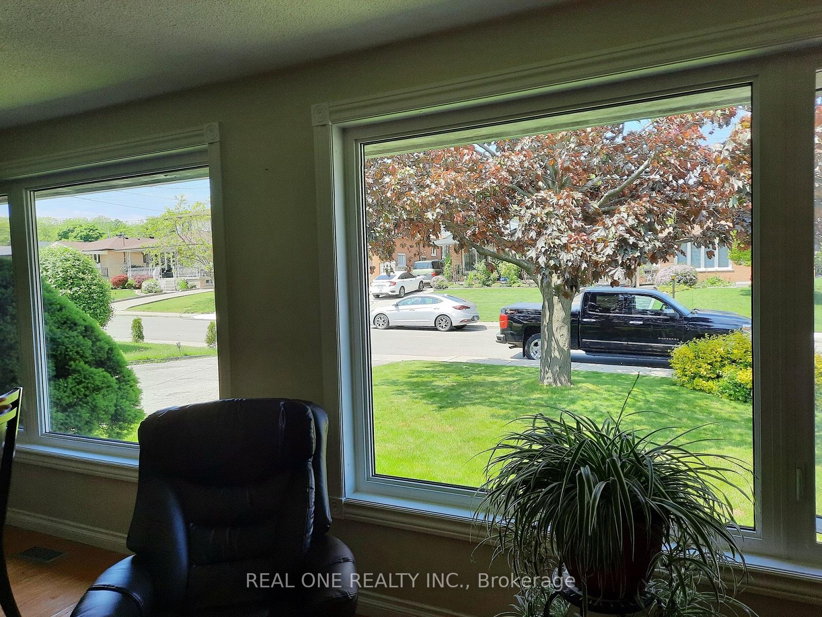 Photo 3 of 103 Burrwood Drive, Hamilton, Rolston — HOMEH