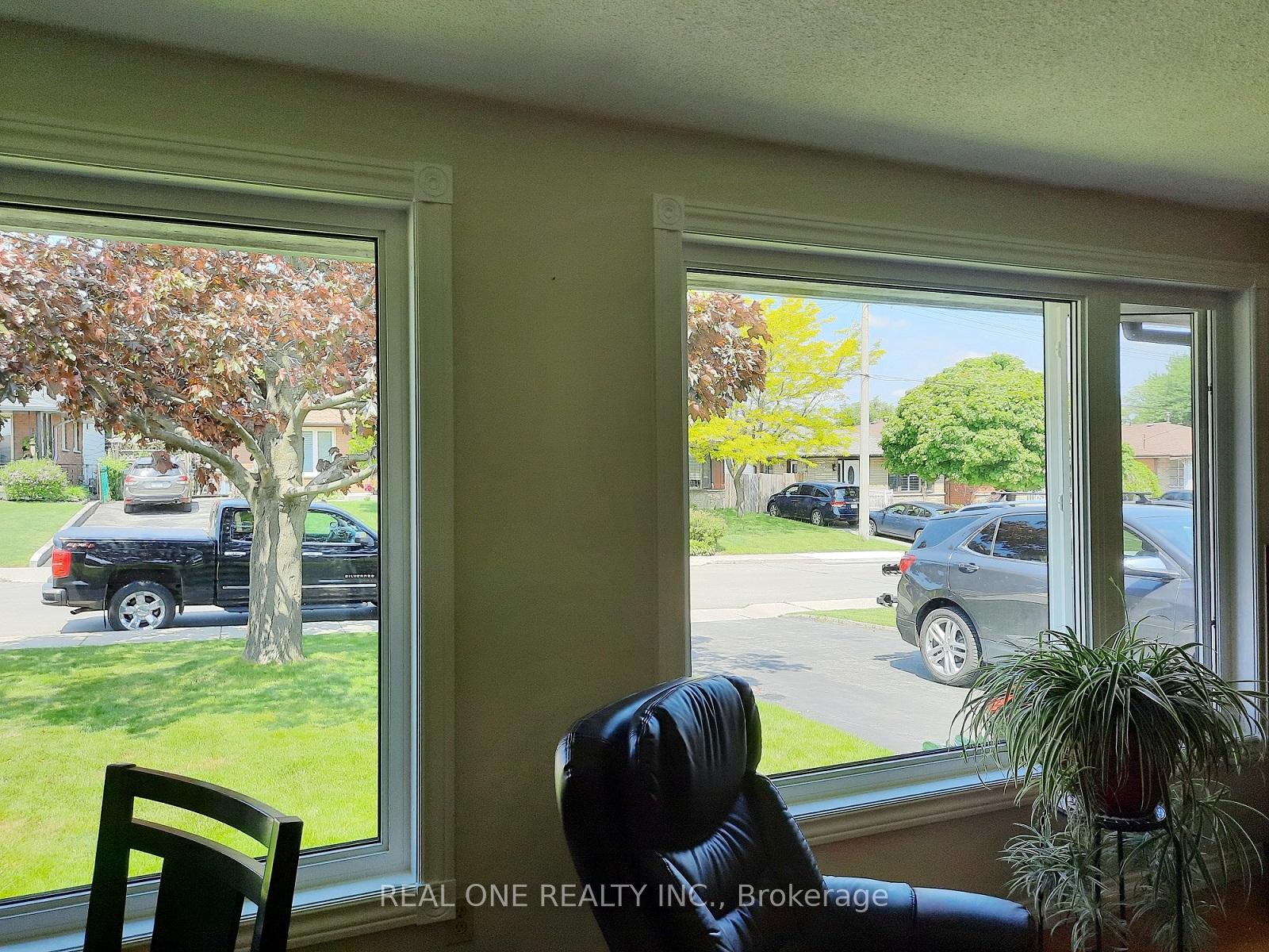 Photo 4 of 103 Burrwood Drive, Hamilton, Rolston — HOMEH