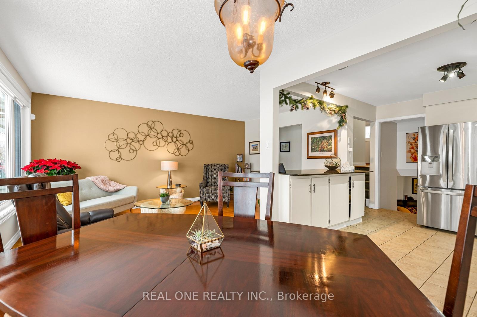Photo 5 of 103 Burrwood Drive, Hamilton, Rolston — HOMEH