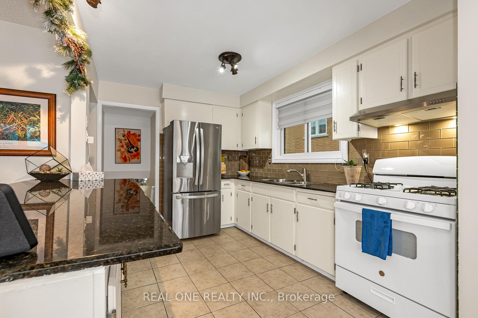 Photo 6 of 103 Burrwood Drive, Hamilton, Rolston — HOMEH