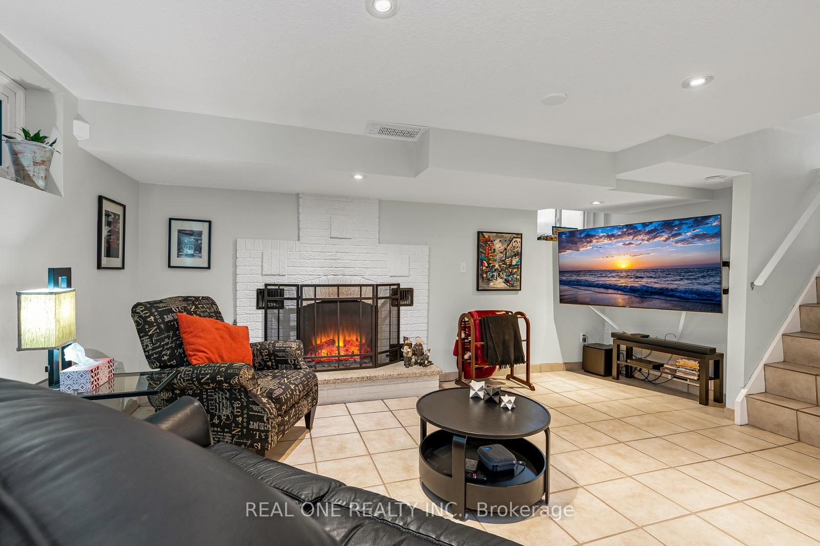 Photo 12 of 103 Burrwood Drive, Hamilton, Rolston — HOMEH