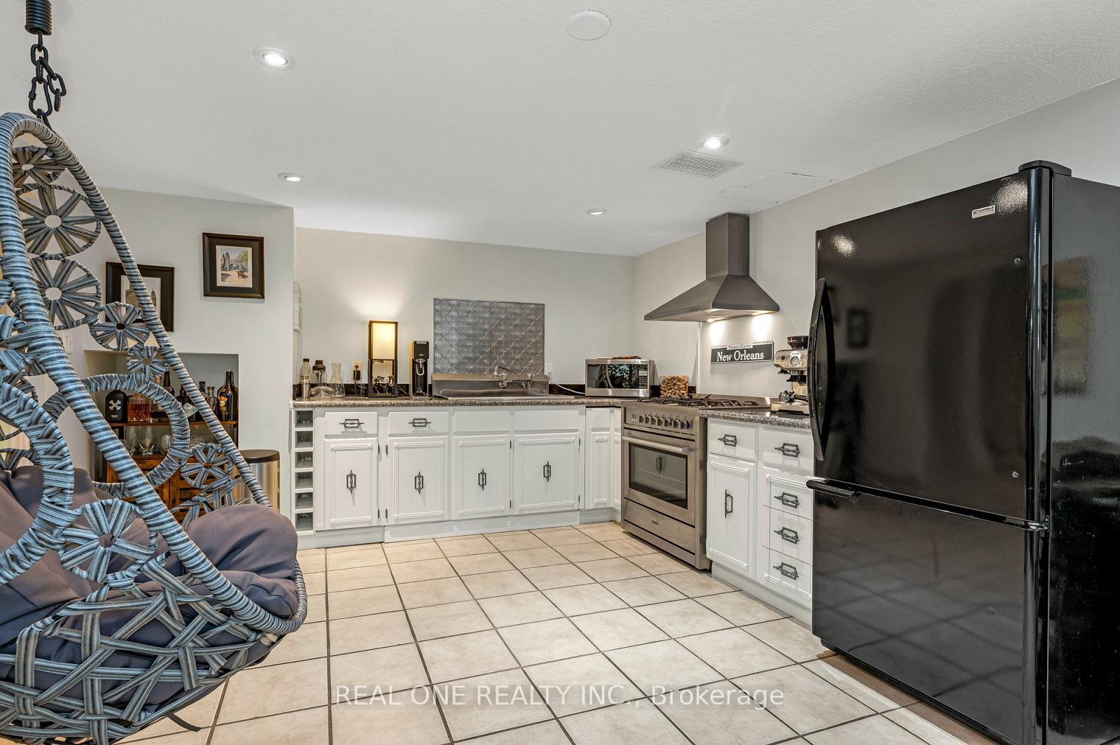 Photo 13 of 103 Burrwood Drive, Hamilton, Rolston — HOMEH