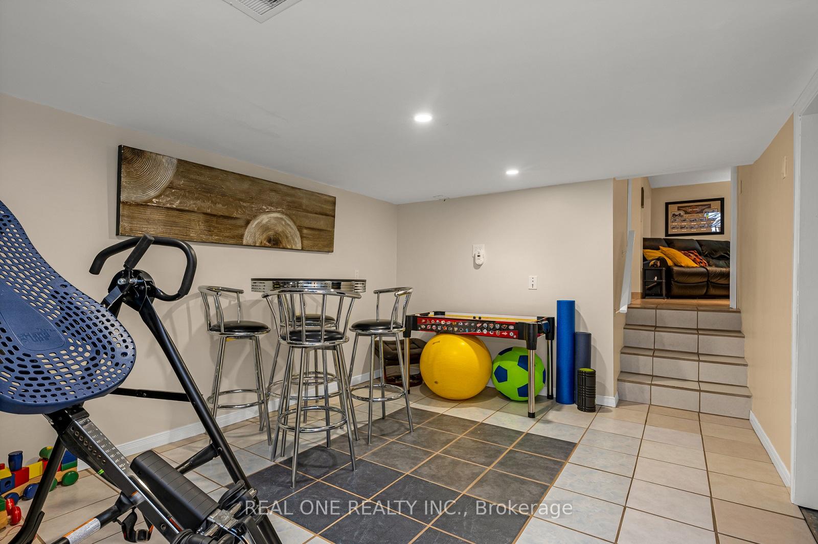 Photo 14 of 103 Burrwood Drive, Hamilton, Rolston — HOMEH