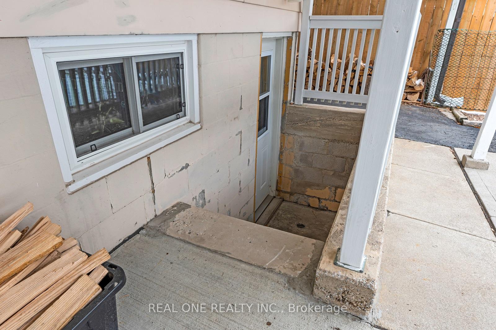 Photo 18 of 103 Burrwood Drive, Hamilton, Rolston — HOMEH