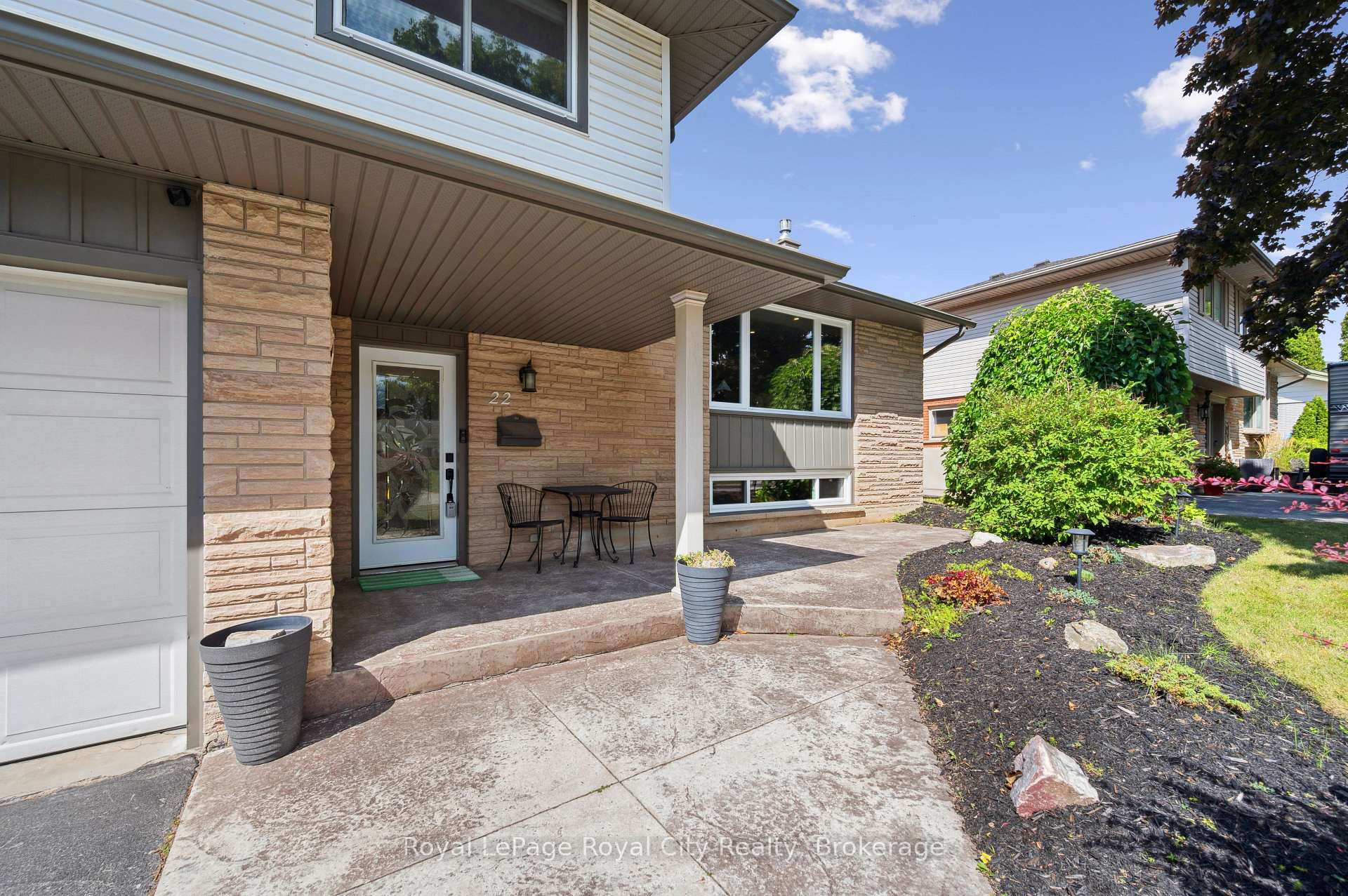 Photo 2 of 22 Owen Avenue, Kitchener, Heritage Park - Kitchener — HOMEH