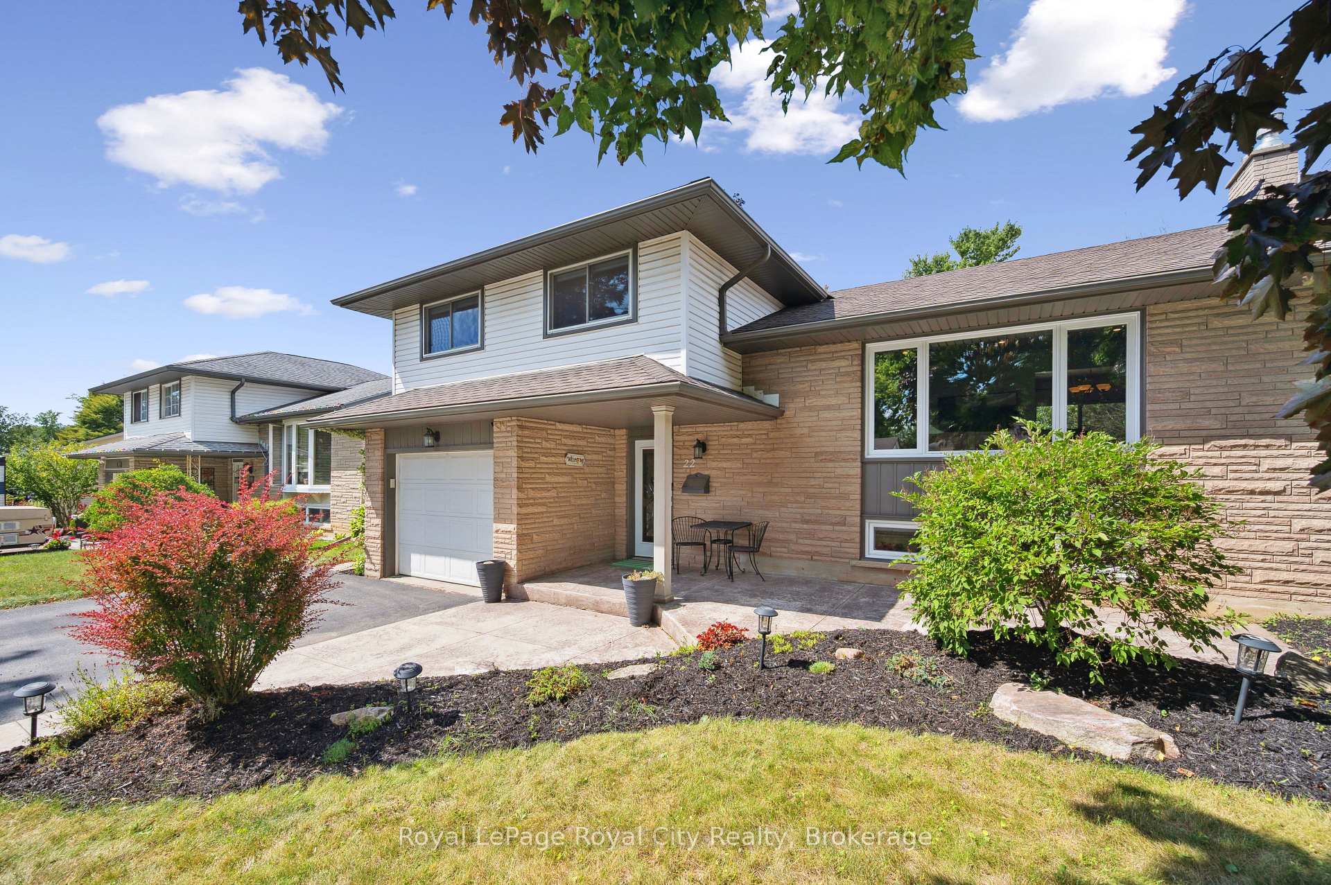 Photo 3 of 22 Owen Avenue, Kitchener, Heritage Park - Kitchener — HOMEH