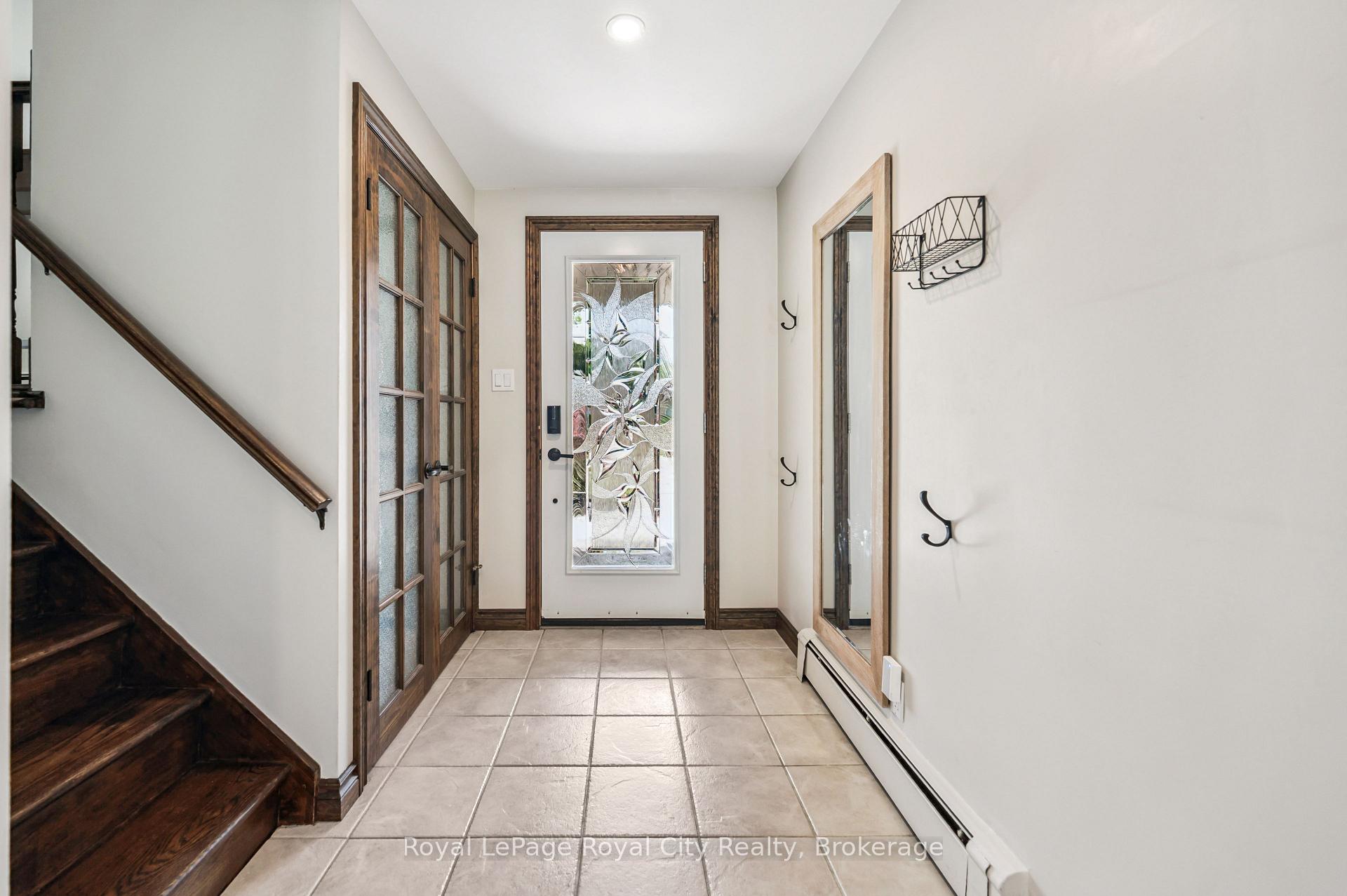 Photo 4 of 22 Owen Avenue, Kitchener, Heritage Park - Kitchener — HOMEH