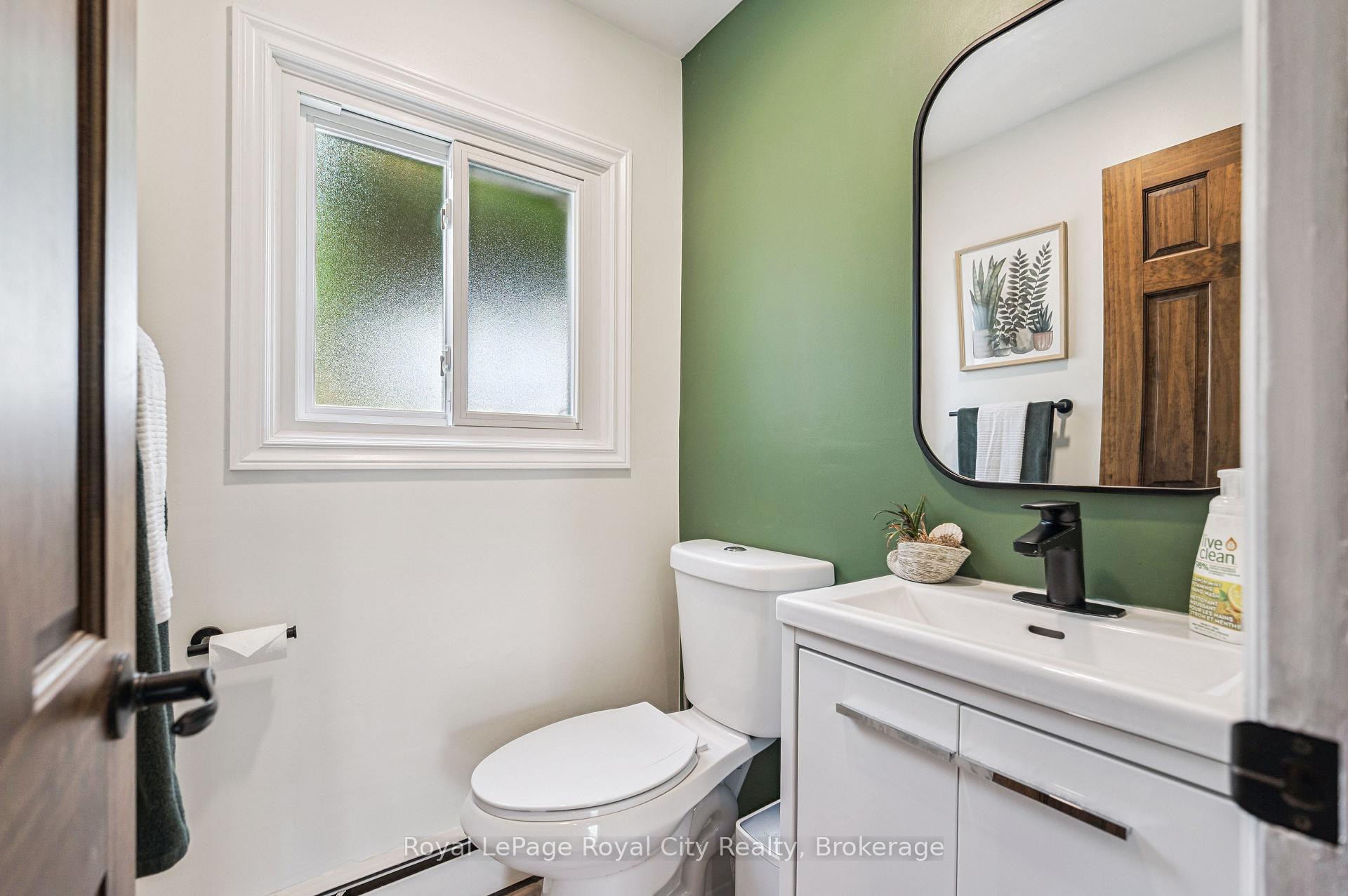 Photo 7 of 22 Owen Avenue, Kitchener, Heritage Park - Kitchener — HOMEH