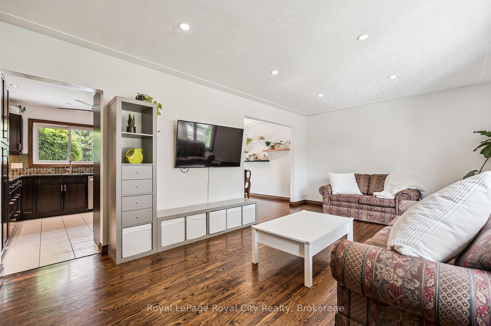 Photo 9 of 22 Owen Avenue, Kitchener, Heritage Park - Kitchener — HOMEH