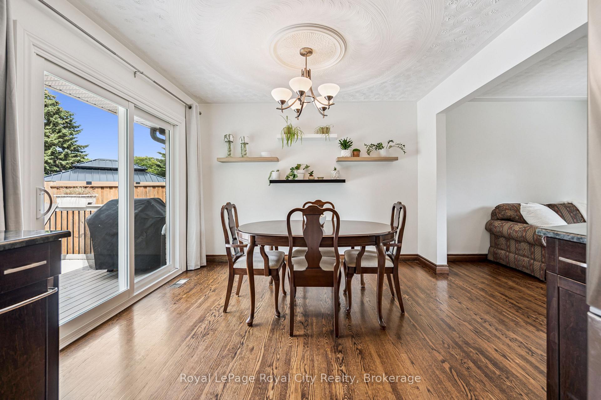 Photo 12 of 22 Owen Avenue, Kitchener, Heritage Park - Kitchener — HOMEH