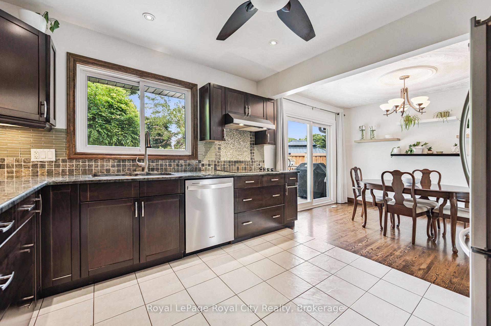 Photo 16 of 22 Owen Avenue, Kitchener, Heritage Park - Kitchener — HOMEH