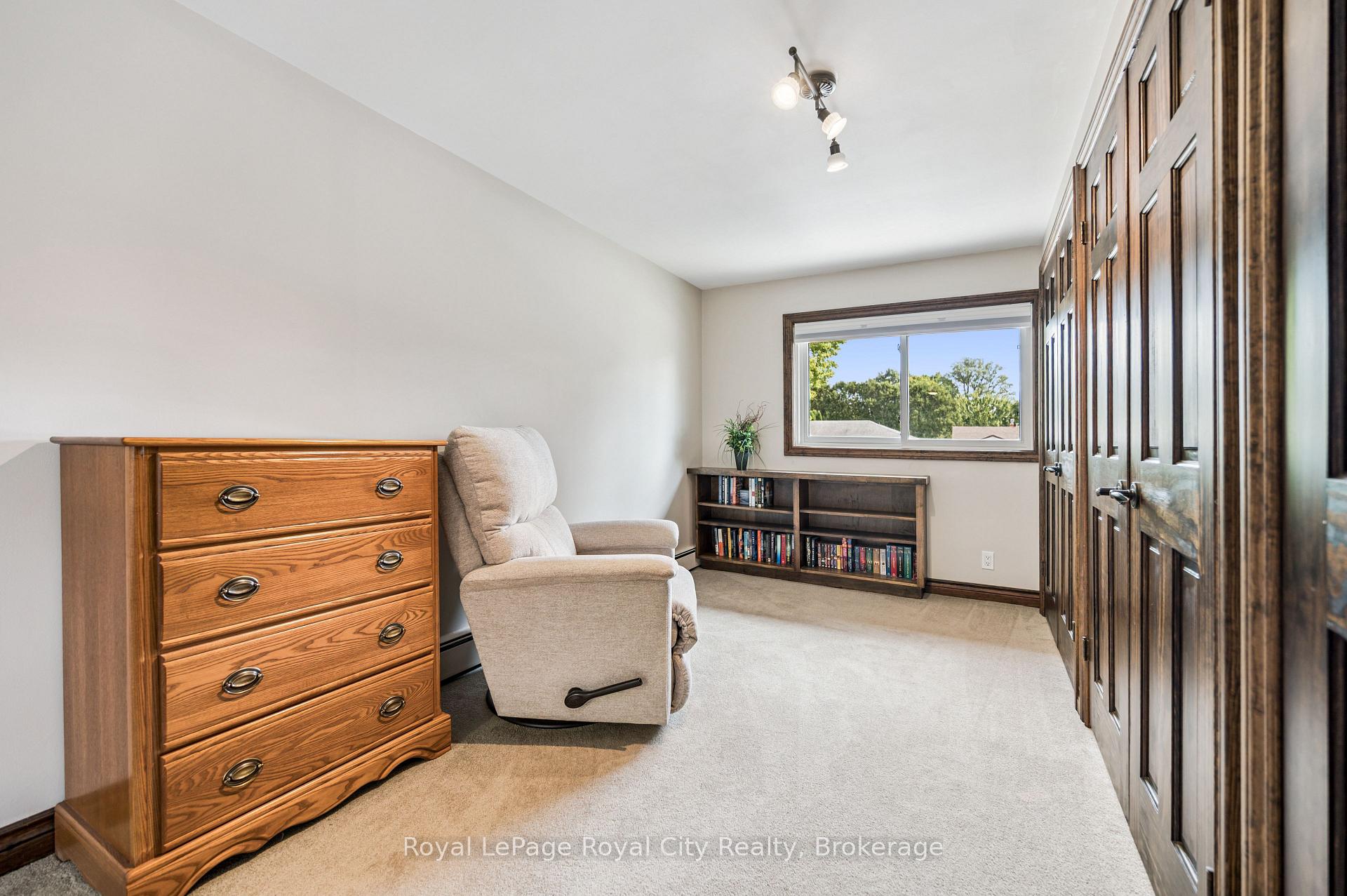 Photo 23 of 22 Owen Avenue, Kitchener, Heritage Park - Kitchener — HOMEH