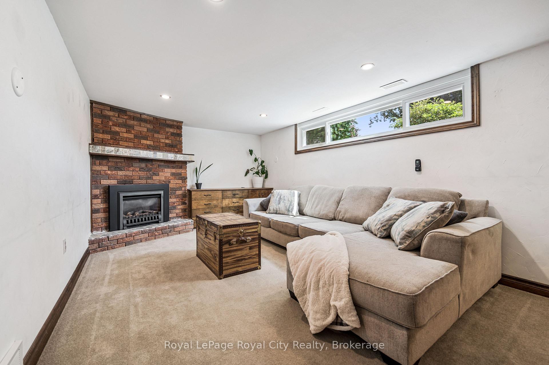 Photo 27 of 22 Owen Avenue, Kitchener, Heritage Park - Kitchener — HOMEH