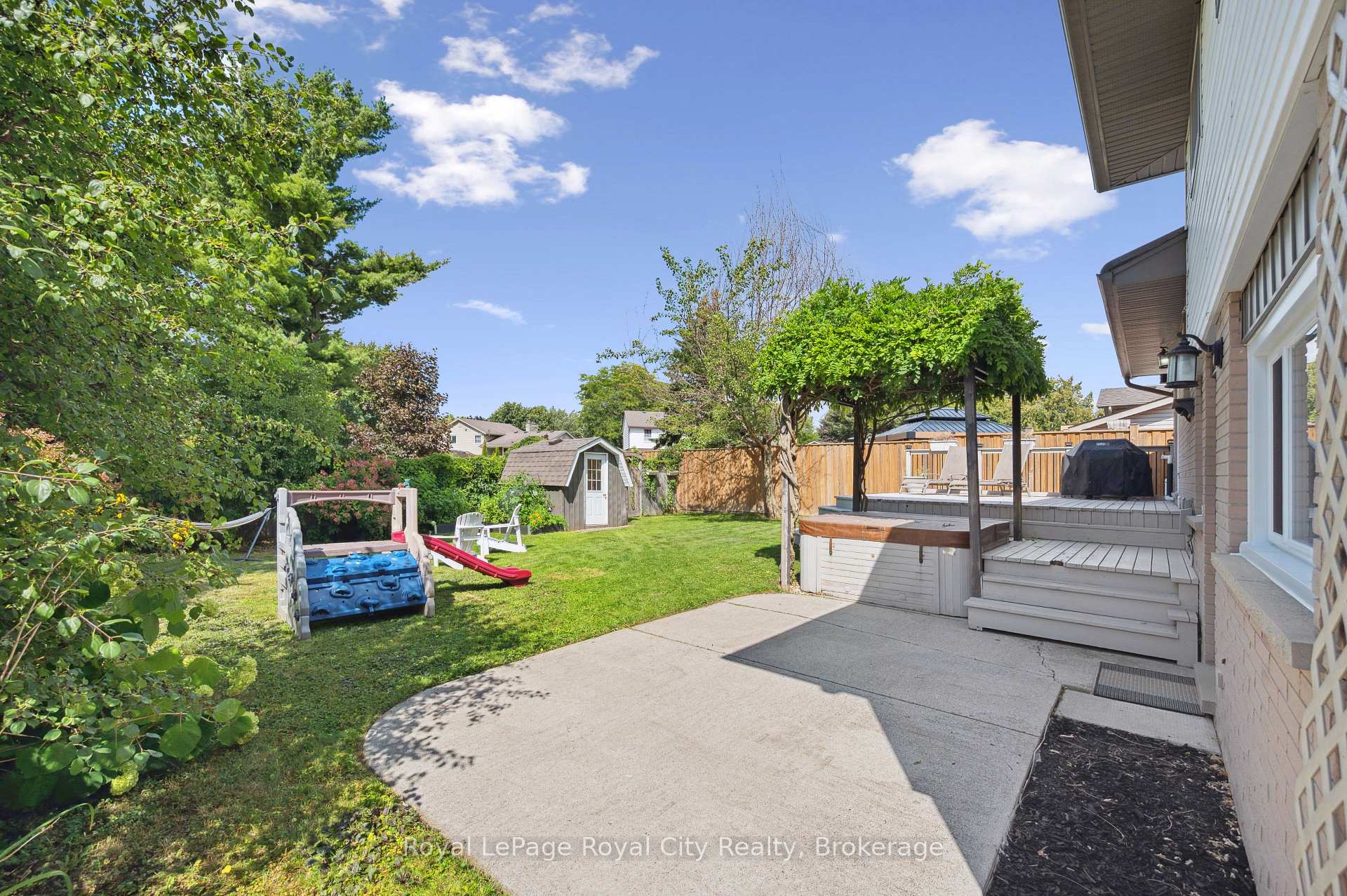 Photo 31 of 22 Owen Avenue, Kitchener, Heritage Park - Kitchener — HOMEH