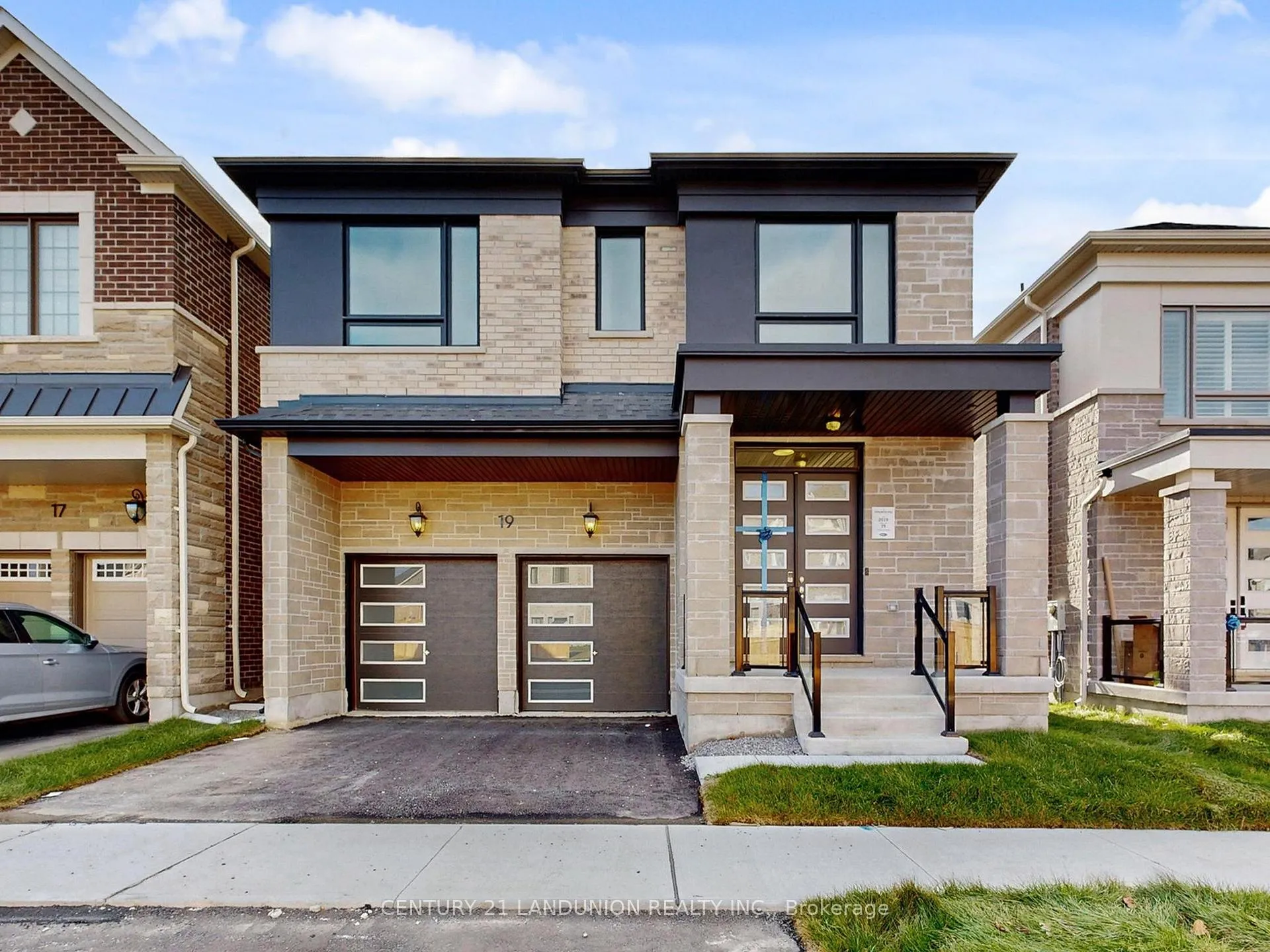 Photo 1 of 19 Spring Oak Crescent, Markham, Rural Markham — HOMEH