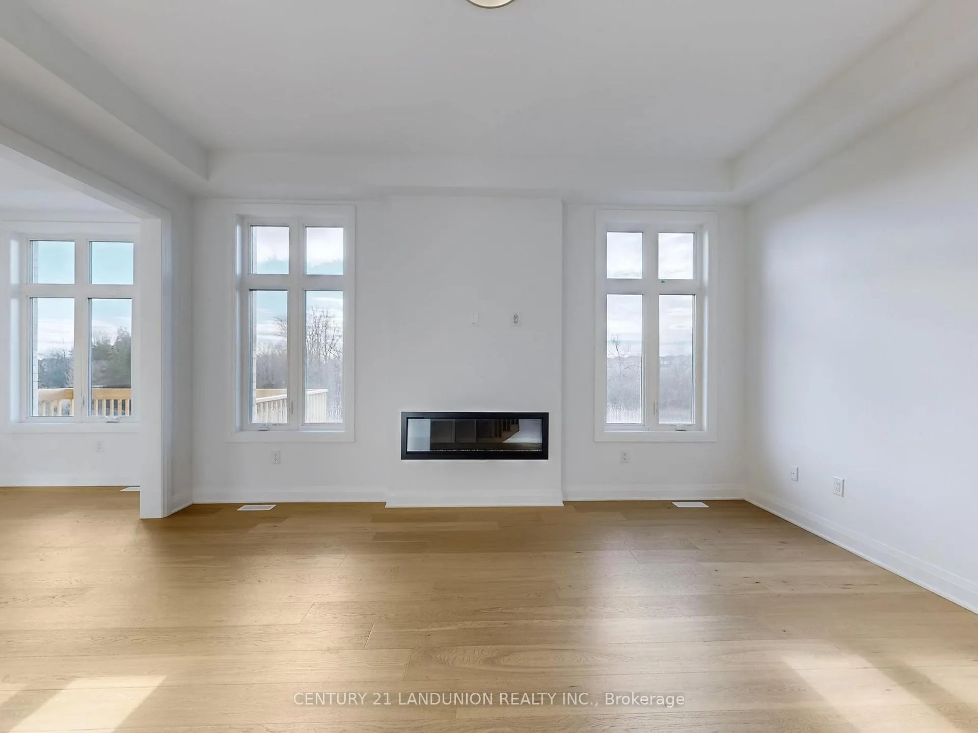 Photo 6 of 19 Spring Oak Crescent, Markham, Rural Markham — HOMEH