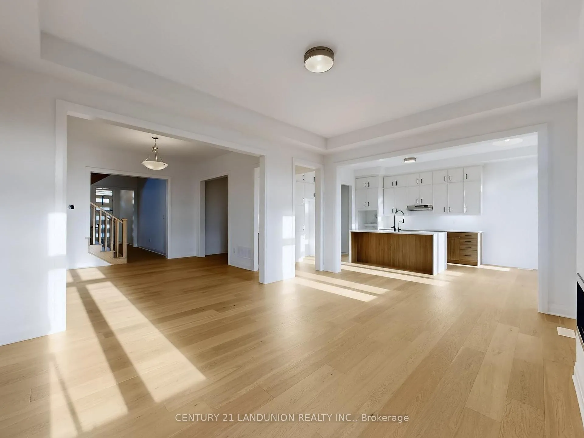 Photo 7 of 19 Spring Oak Crescent, Markham, Rural Markham — HOMEH