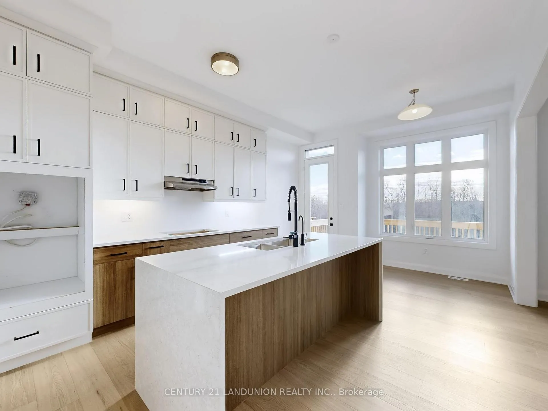 Photo 12 of 19 Spring Oak Crescent, Markham, Rural Markham — HOMEH