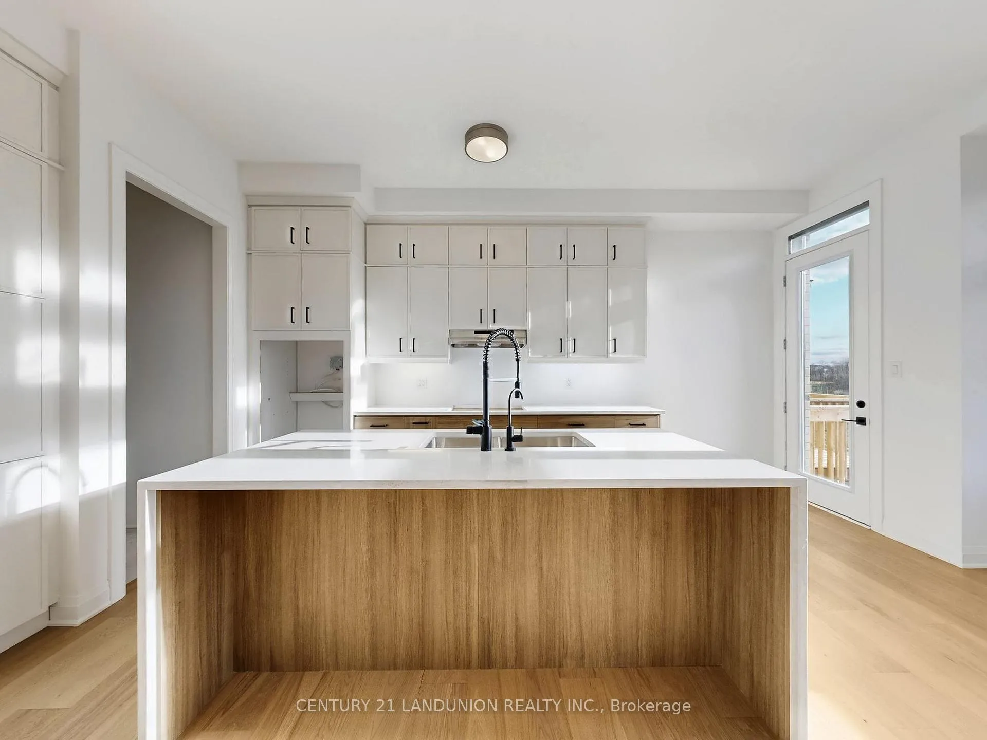 Photo 13 of 19 Spring Oak Crescent, Markham, Rural Markham — HOMEH