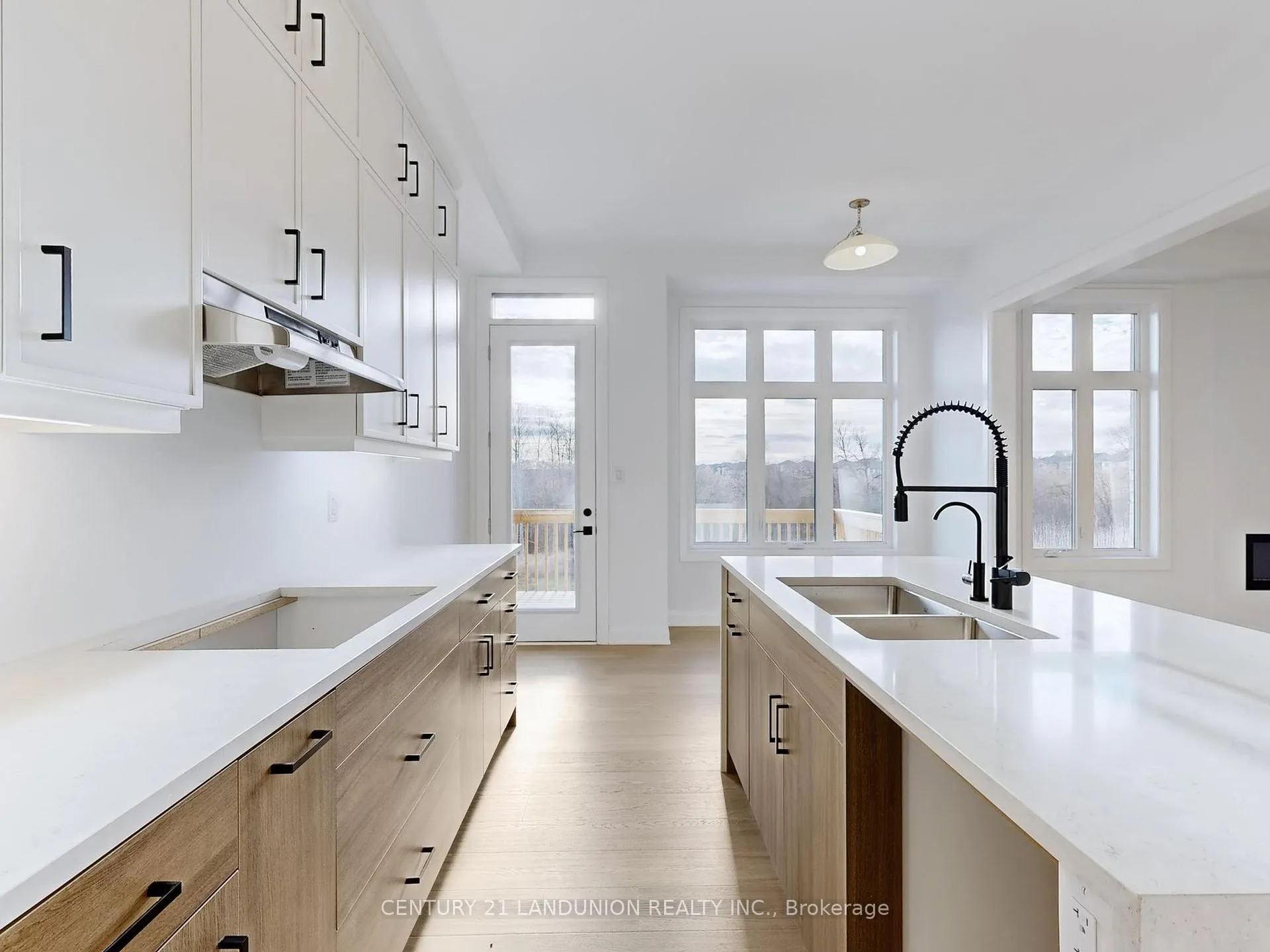 Photo 14 of 19 Spring Oak Crescent, Markham, Rural Markham — HOMEH
