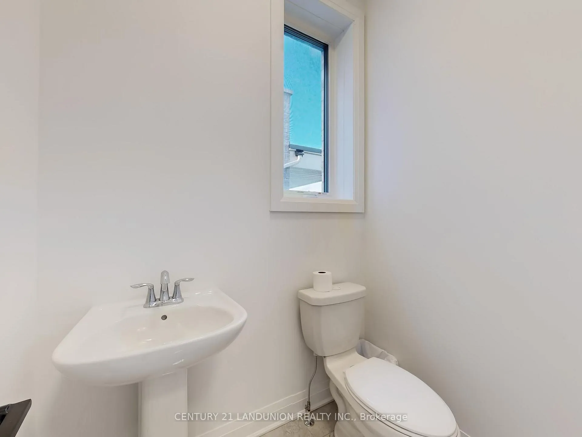 Photo 18 of 19 Spring Oak Crescent, Markham, Rural Markham — HOMEH