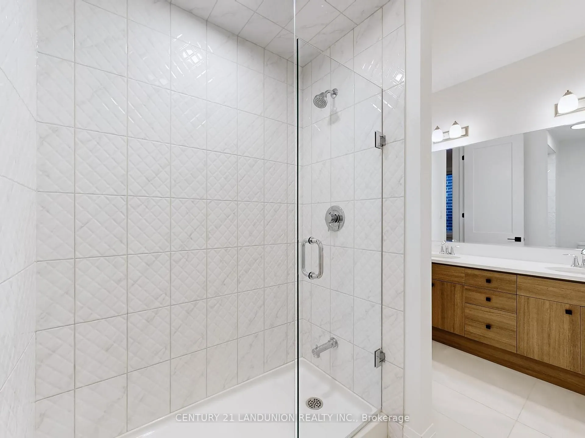 Photo 33 of 19 Spring Oak Crescent, Markham, Rural Markham — HOMEH