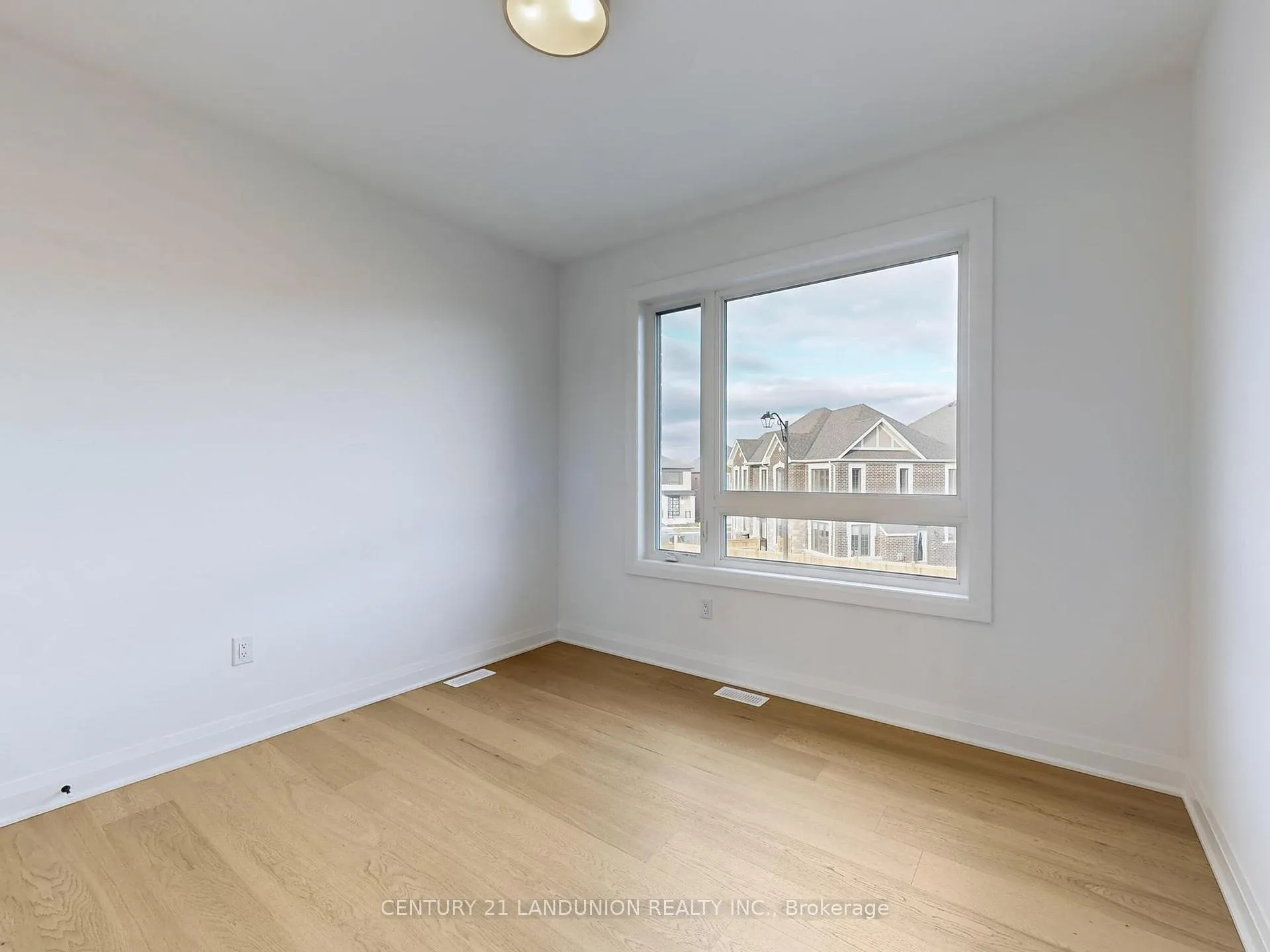 Photo 36 of 19 Spring Oak Crescent, Markham, Rural Markham — HOMEH