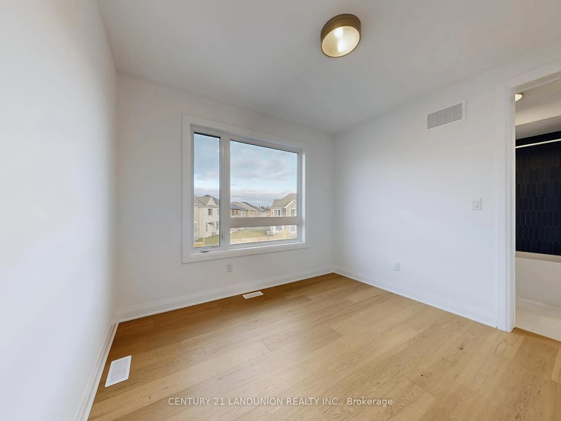 Photo 37 of 19 Spring Oak Crescent, Markham, Rural Markham — HOMEH