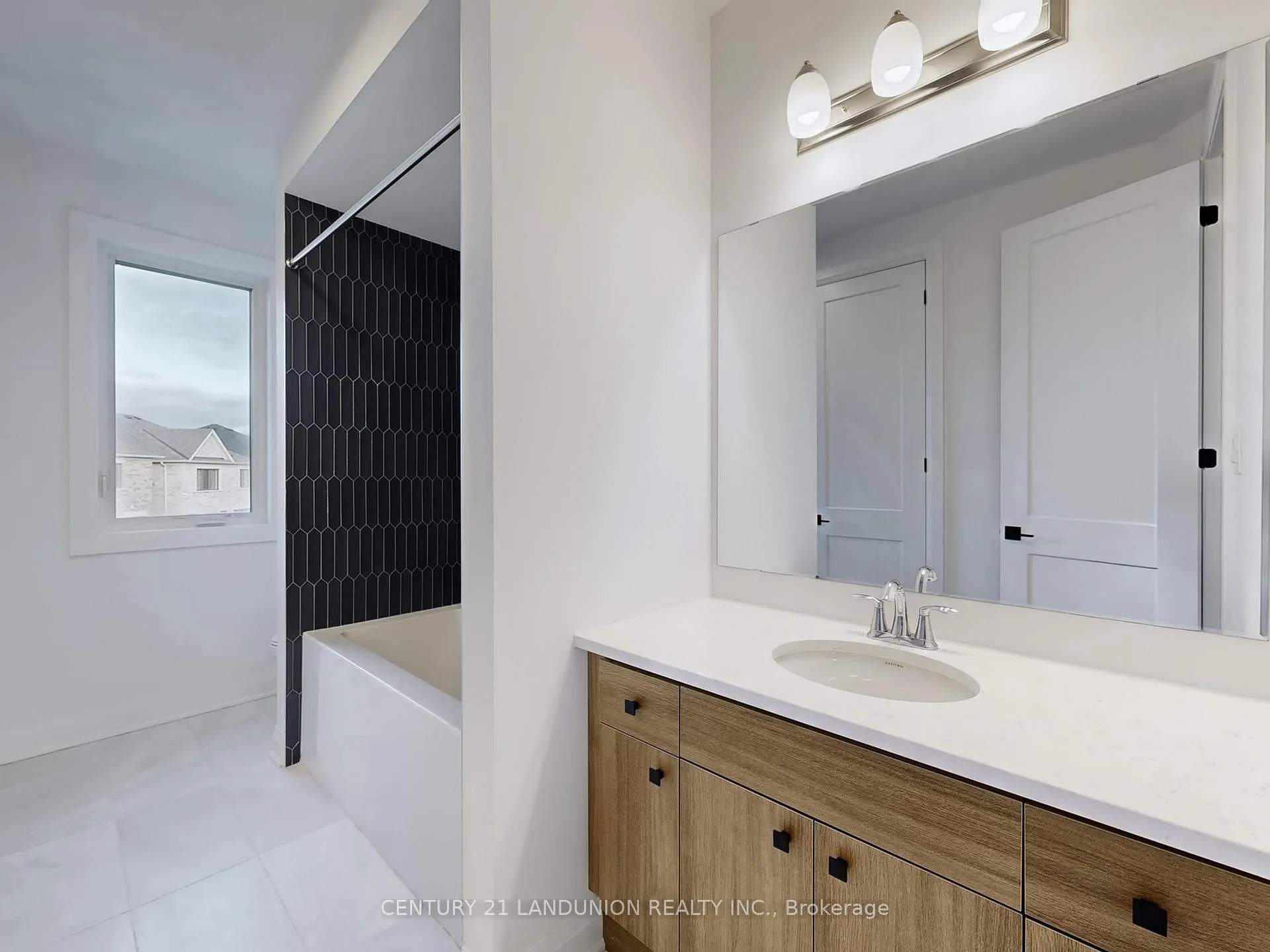 Photo 38 of 19 Spring Oak Crescent, Markham, Rural Markham — HOMEH