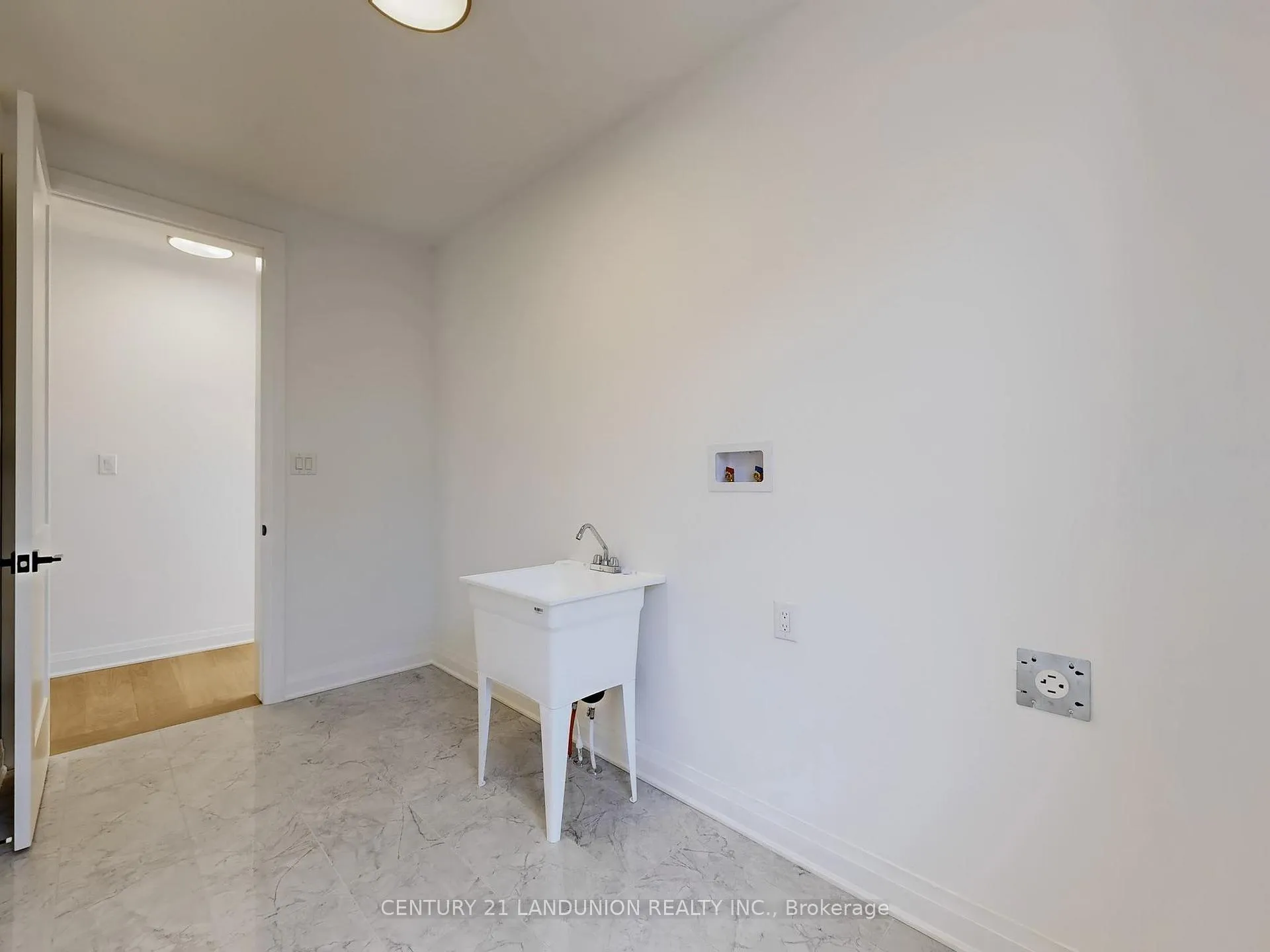Photo 41 of 19 Spring Oak Crescent, Markham, Rural Markham — HOMEH