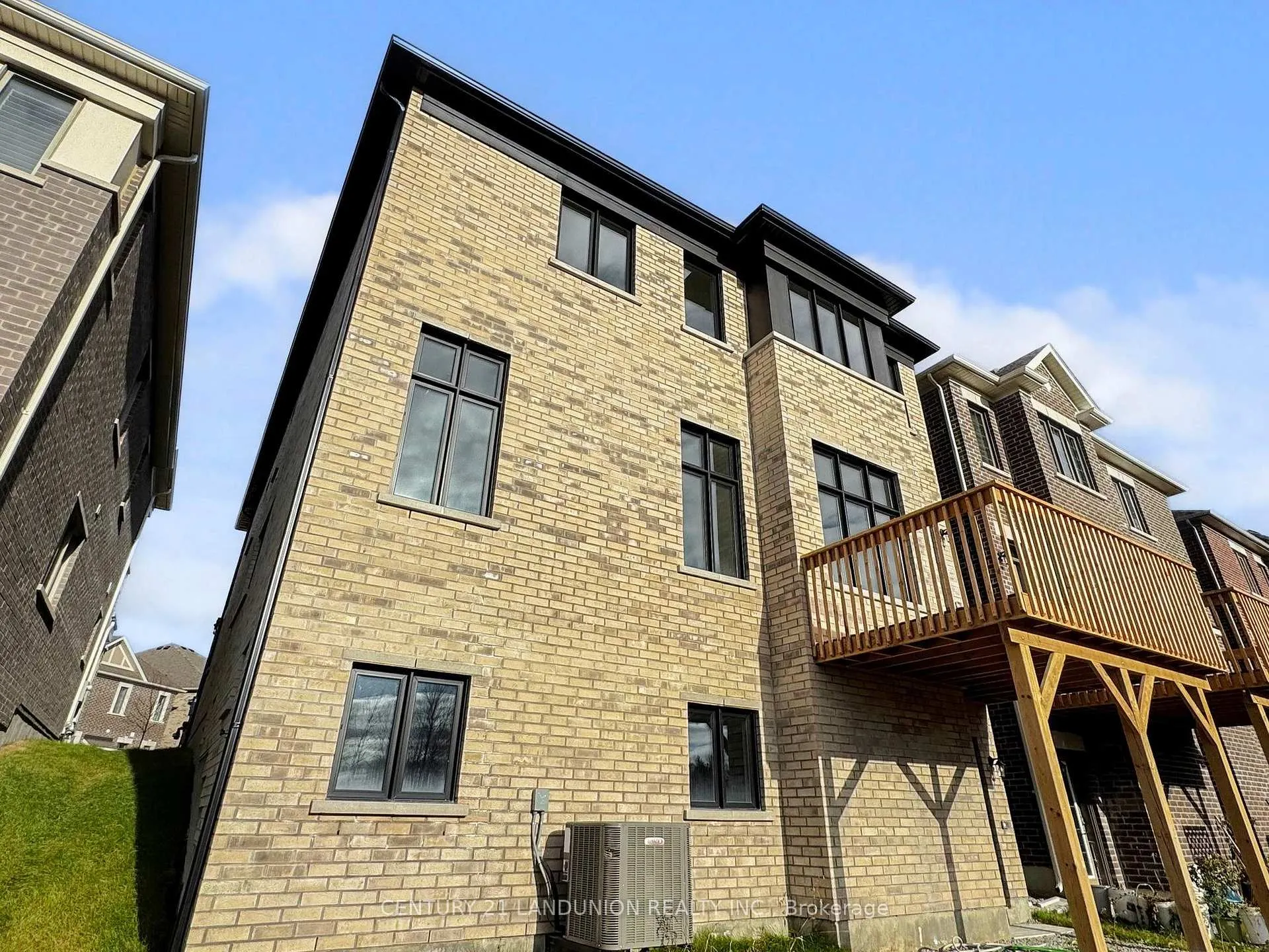 Photo 48 of 19 Spring Oak Crescent, Markham, Rural Markham — HOMEH