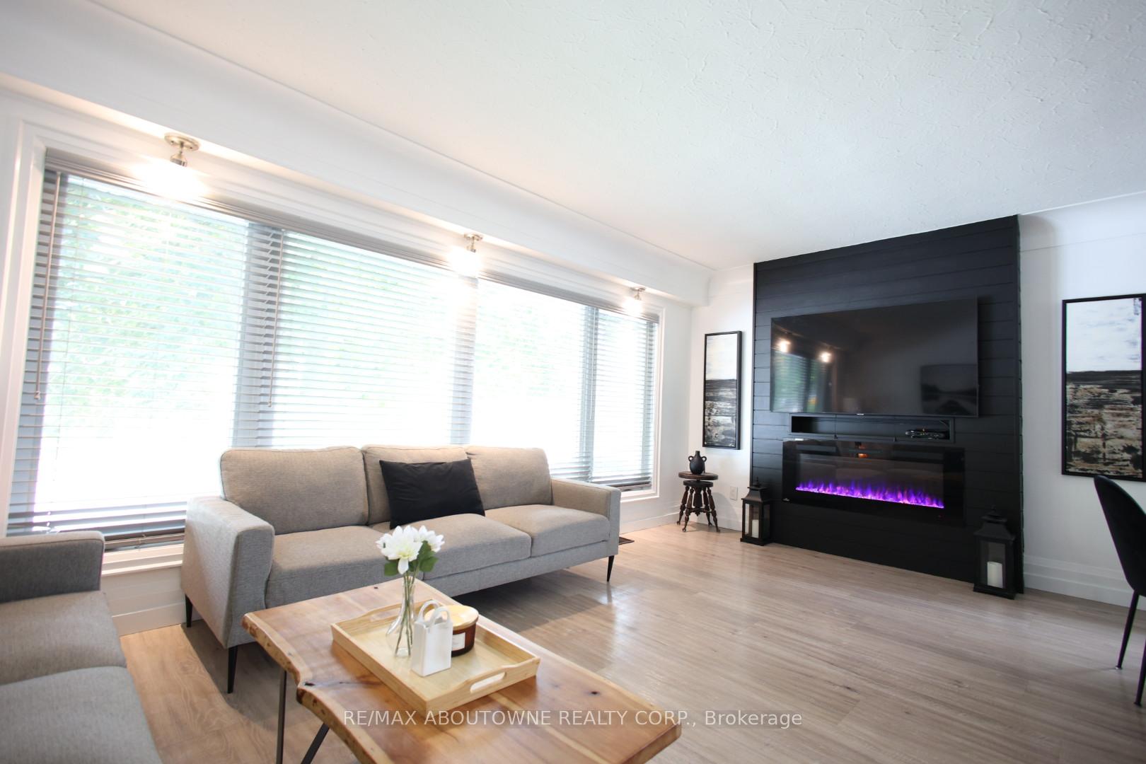 Photo 3 of 66 Grant Boulevard, Hamilton, Dundas — HOMEH