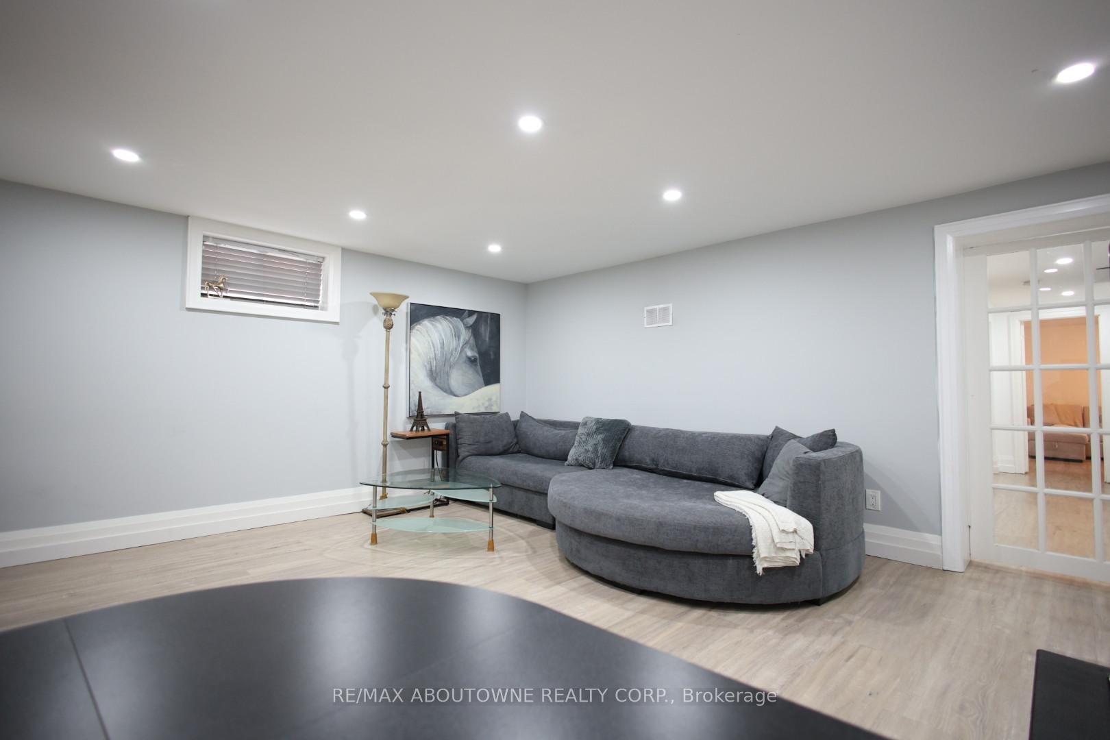 Photo 24 of 66 Grant Boulevard, Hamilton, Dundas — HOMEH