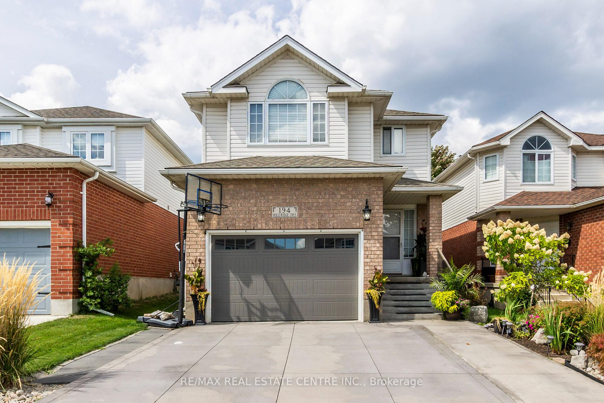 Photo 2 of 194 Hollyridge Crescent, Kitchener — HOMEH