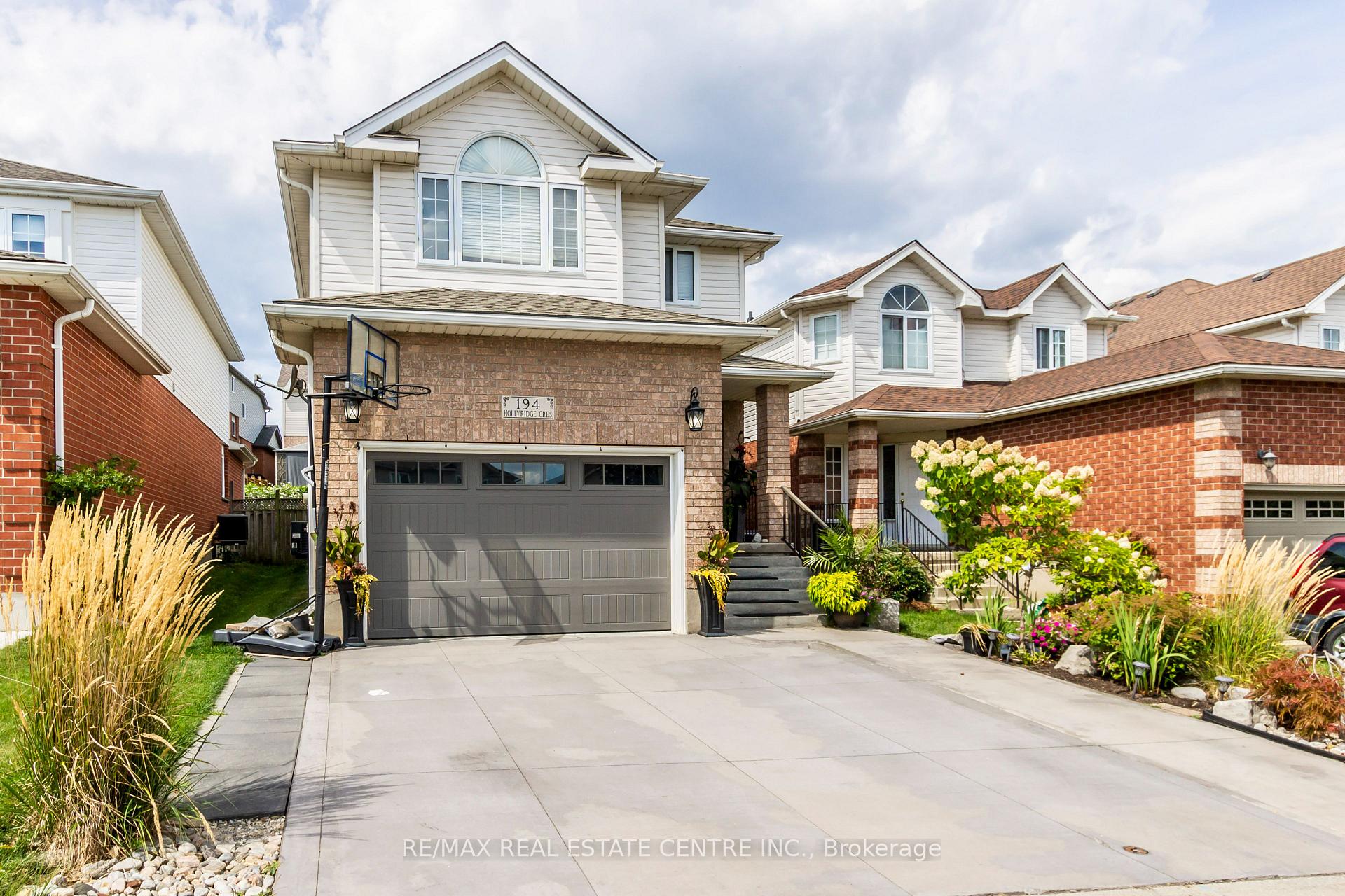 Photo 3 of 194 Hollyridge Crescent, Kitchener — HOMEH