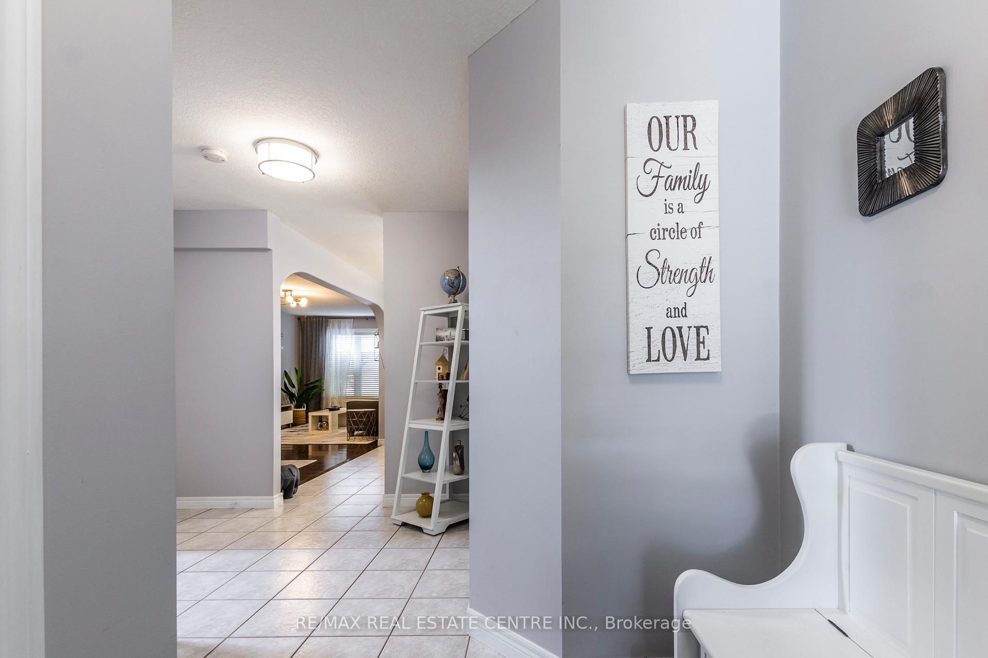 Photo 7 of 194 Hollyridge Crescent, Kitchener — HOMEH
