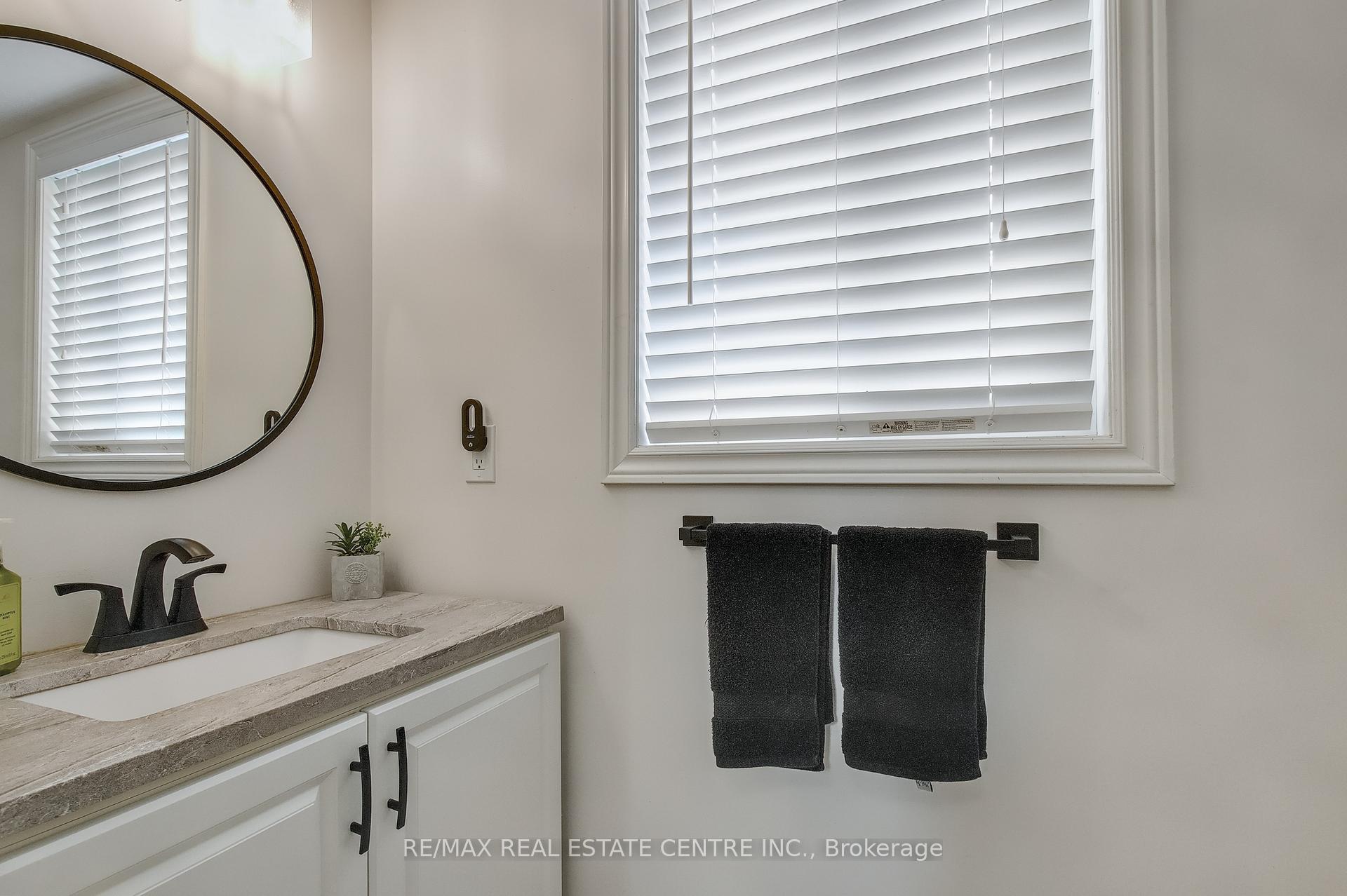 Photo 8 of 194 Hollyridge Crescent, Kitchener — HOMEH