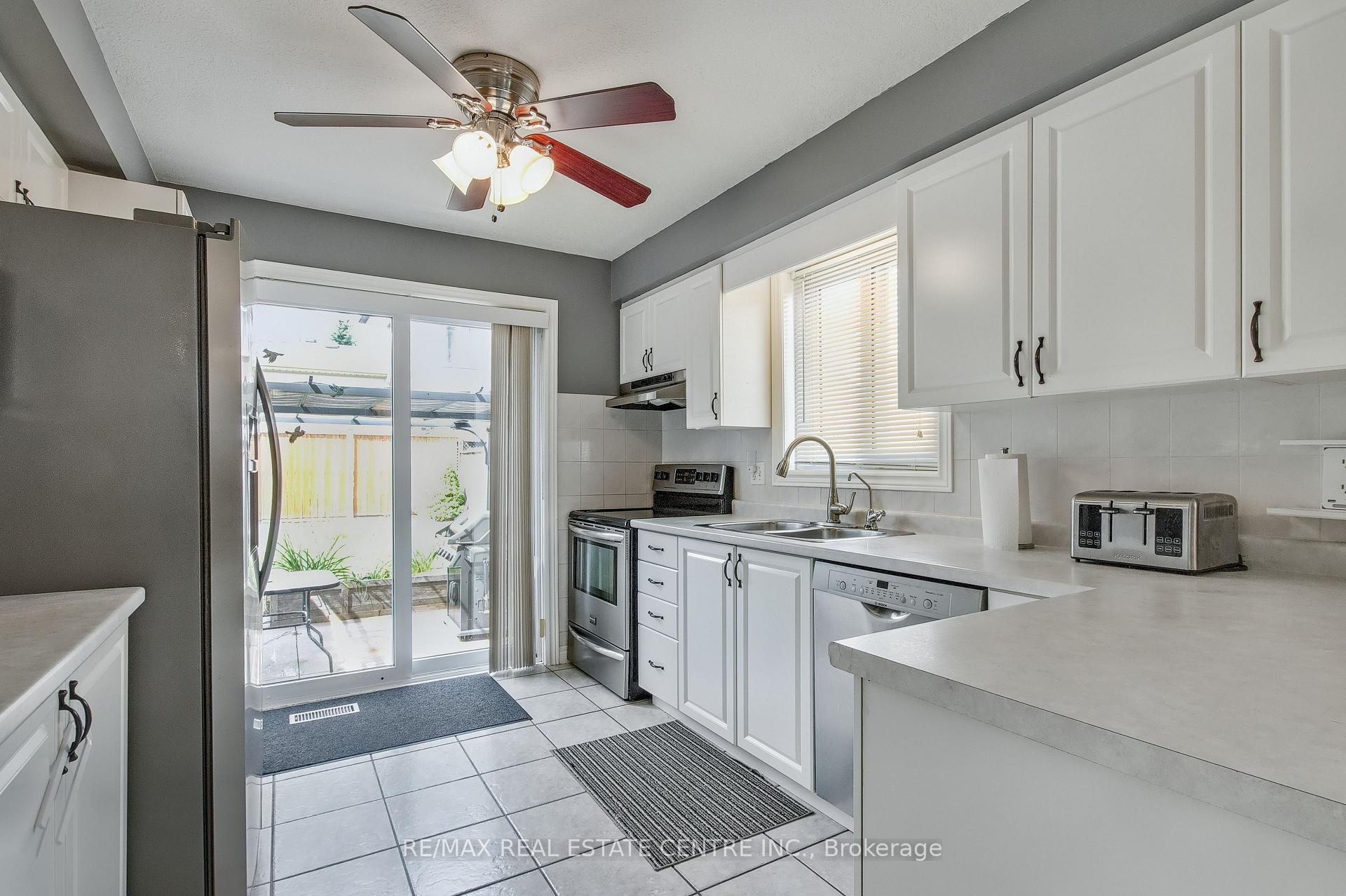 Photo 10 of 194 Hollyridge Crescent, Kitchener — HOMEH