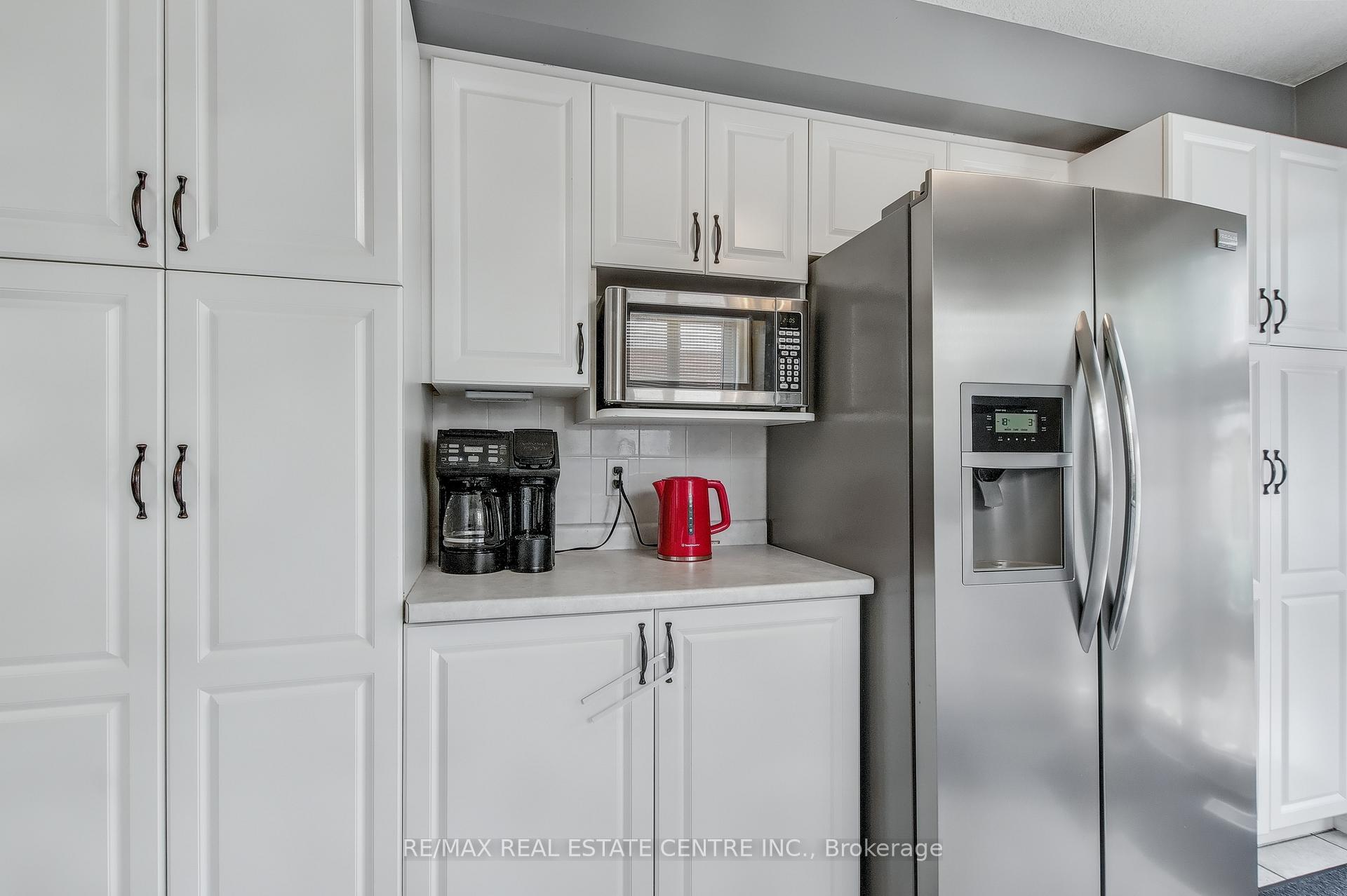 Photo 11 of 194 Hollyridge Crescent, Kitchener — HOMEH