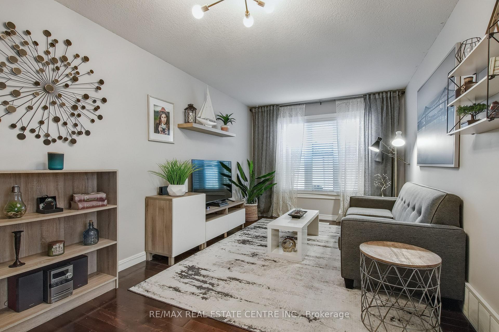 Photo 15 of 194 Hollyridge Crescent, Kitchener — HOMEH