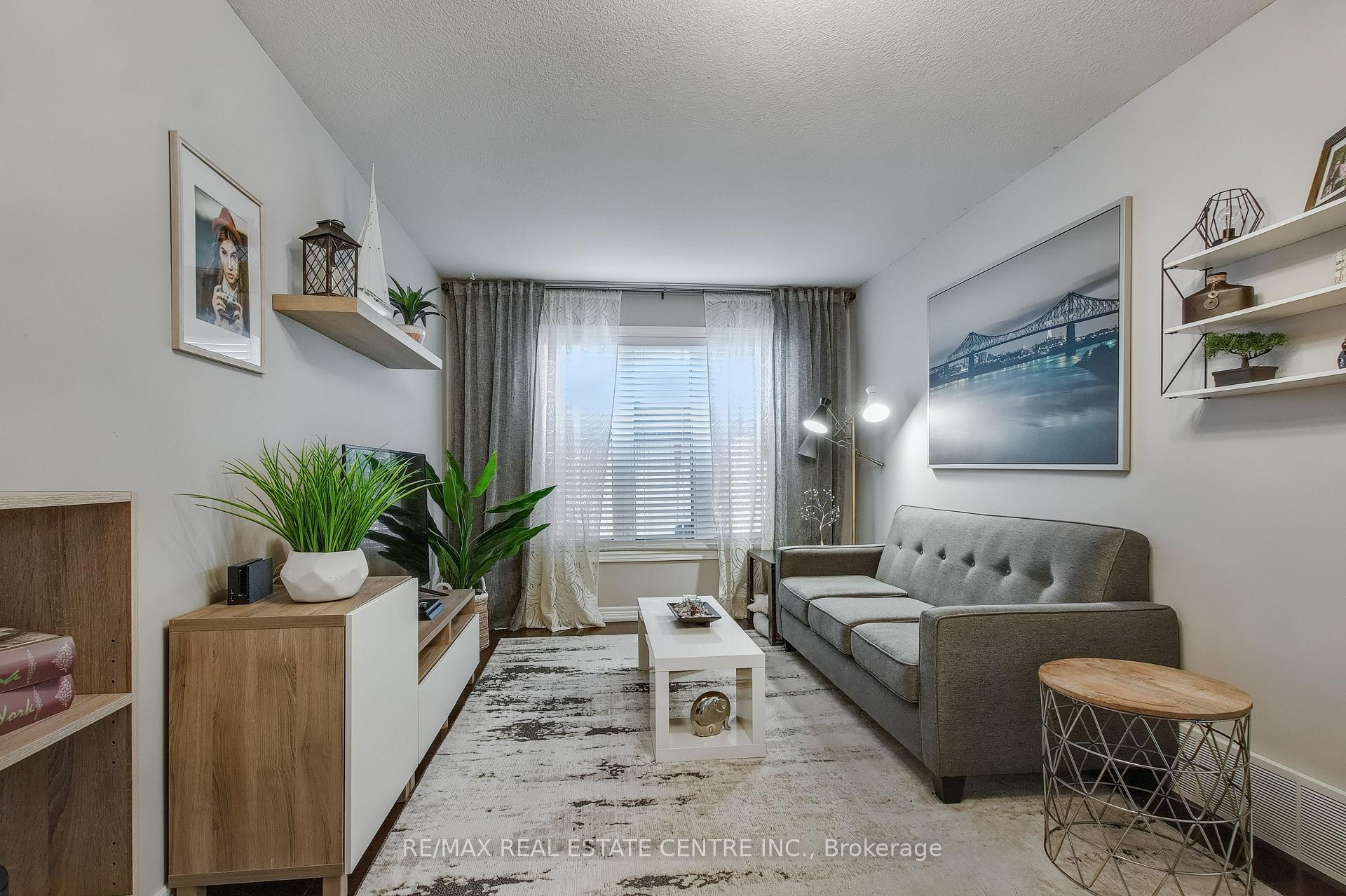 Photo 16 of 194 Hollyridge Crescent, Kitchener — HOMEH