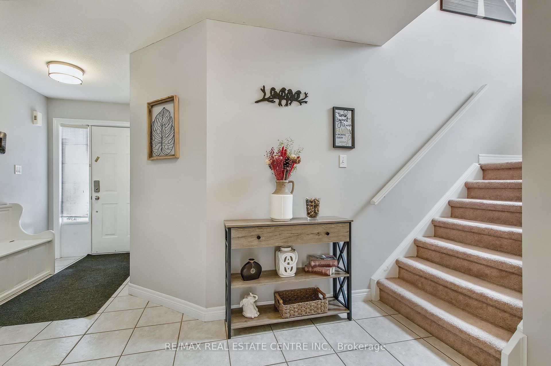 Photo 17 of 194 Hollyridge Crescent, Kitchener — HOMEH