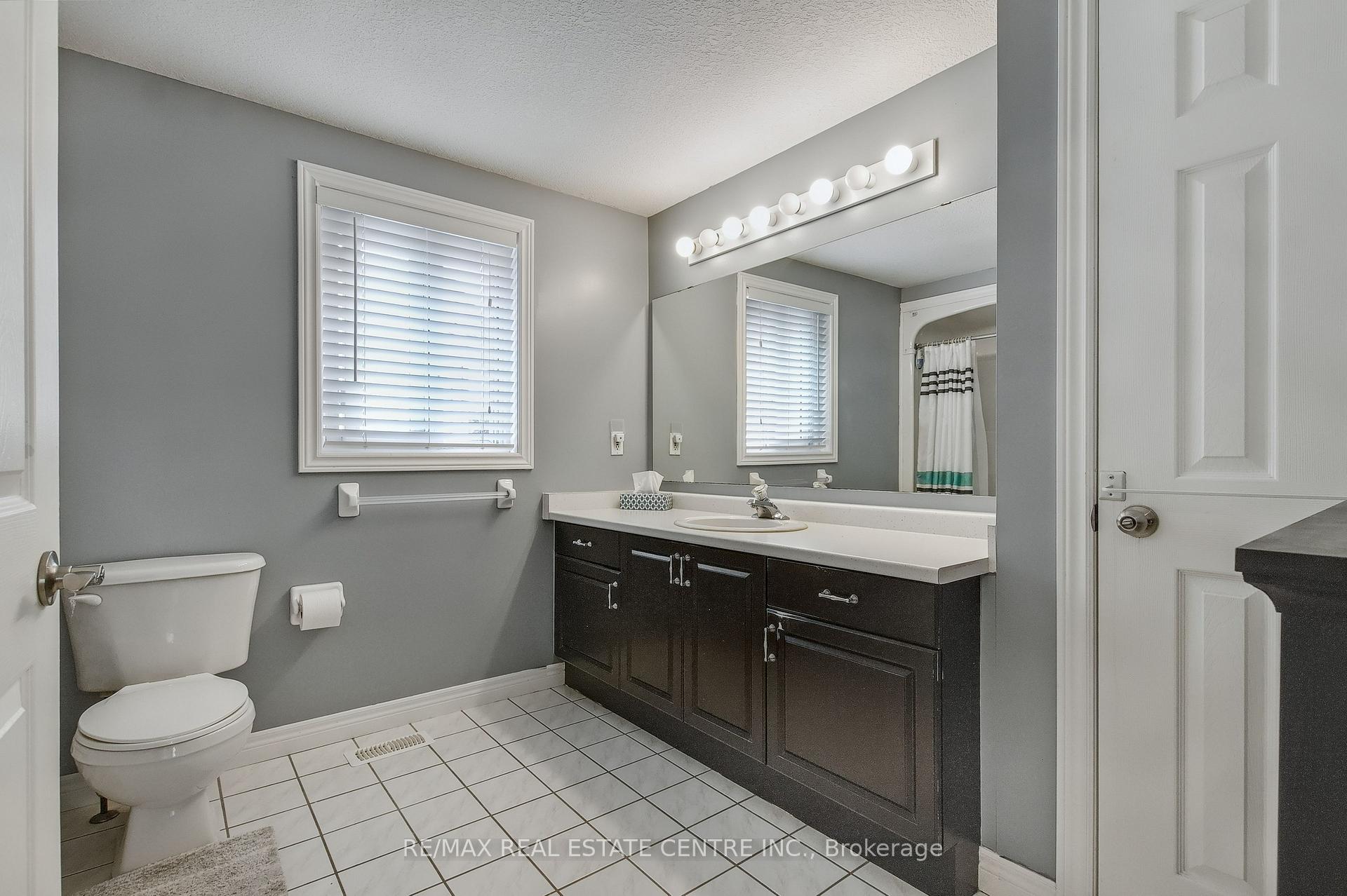 Photo 23 of 194 Hollyridge Crescent, Kitchener — HOMEH