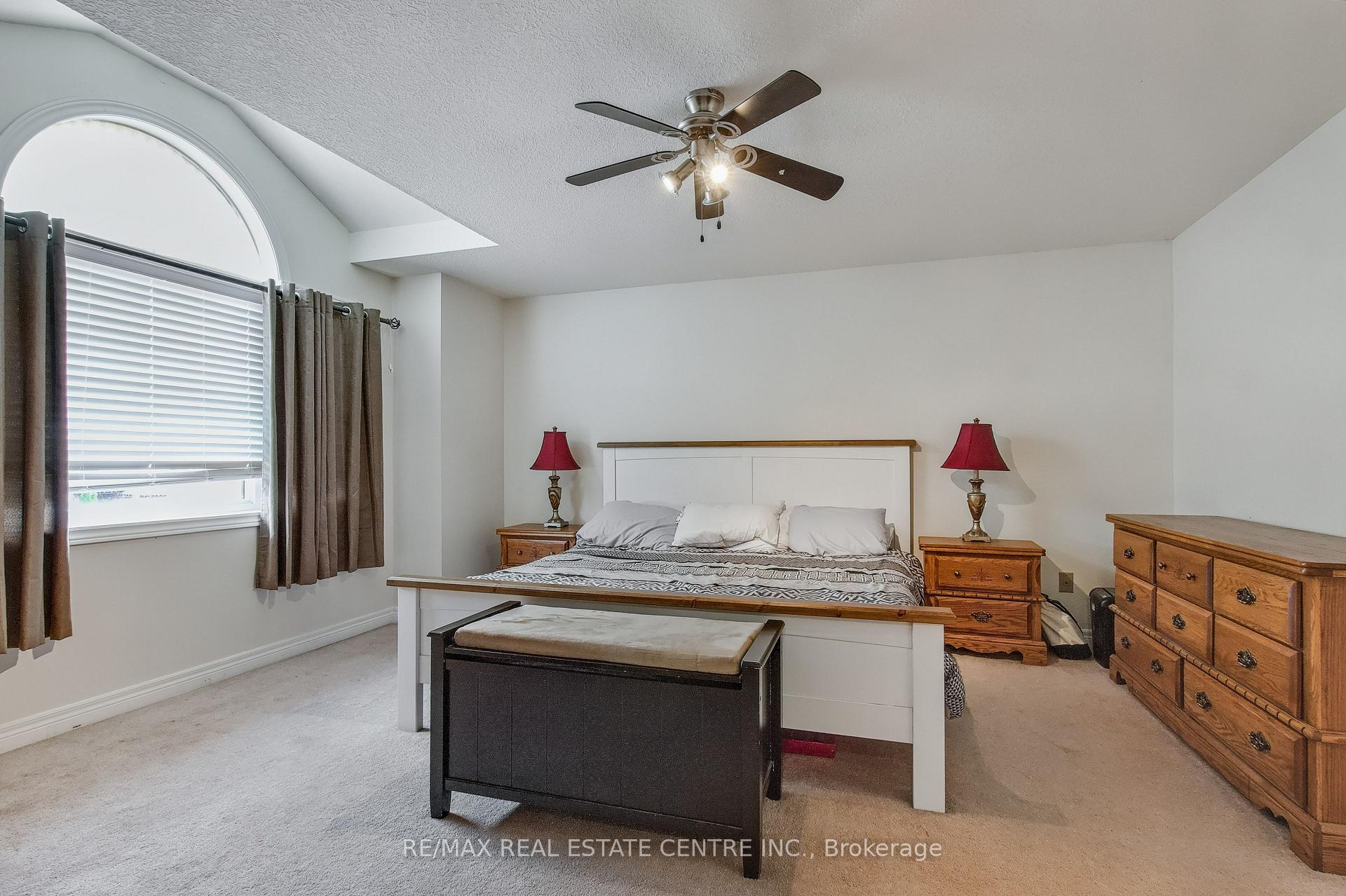 Photo 24 of 194 Hollyridge Crescent, Kitchener — HOMEH