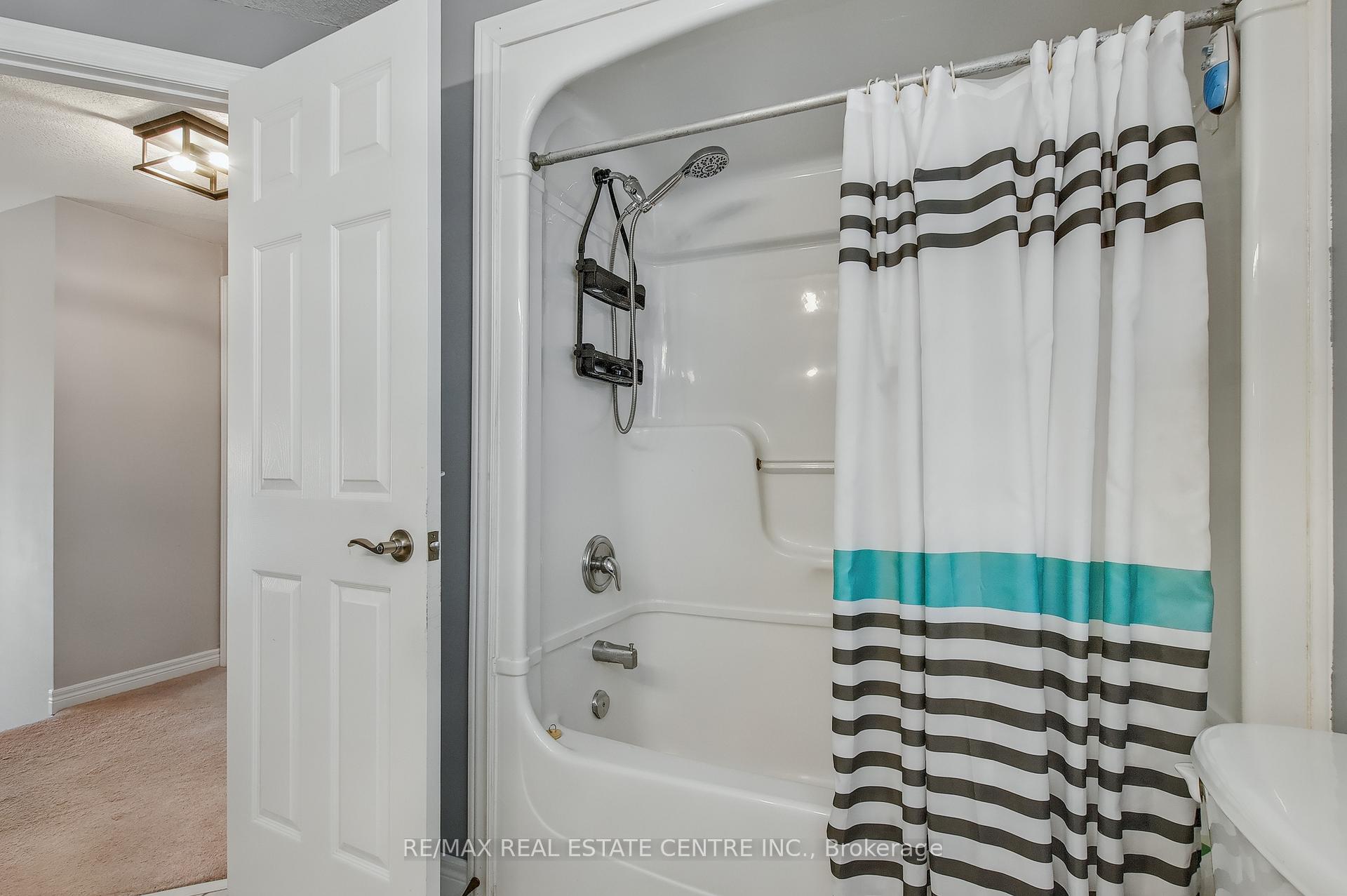 Photo 25 of 194 Hollyridge Crescent, Kitchener — HOMEH