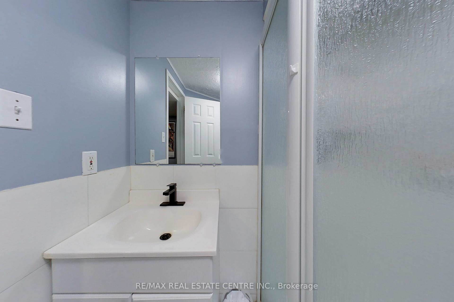 Photo 29 of 194 Hollyridge Crescent, Kitchener — HOMEH