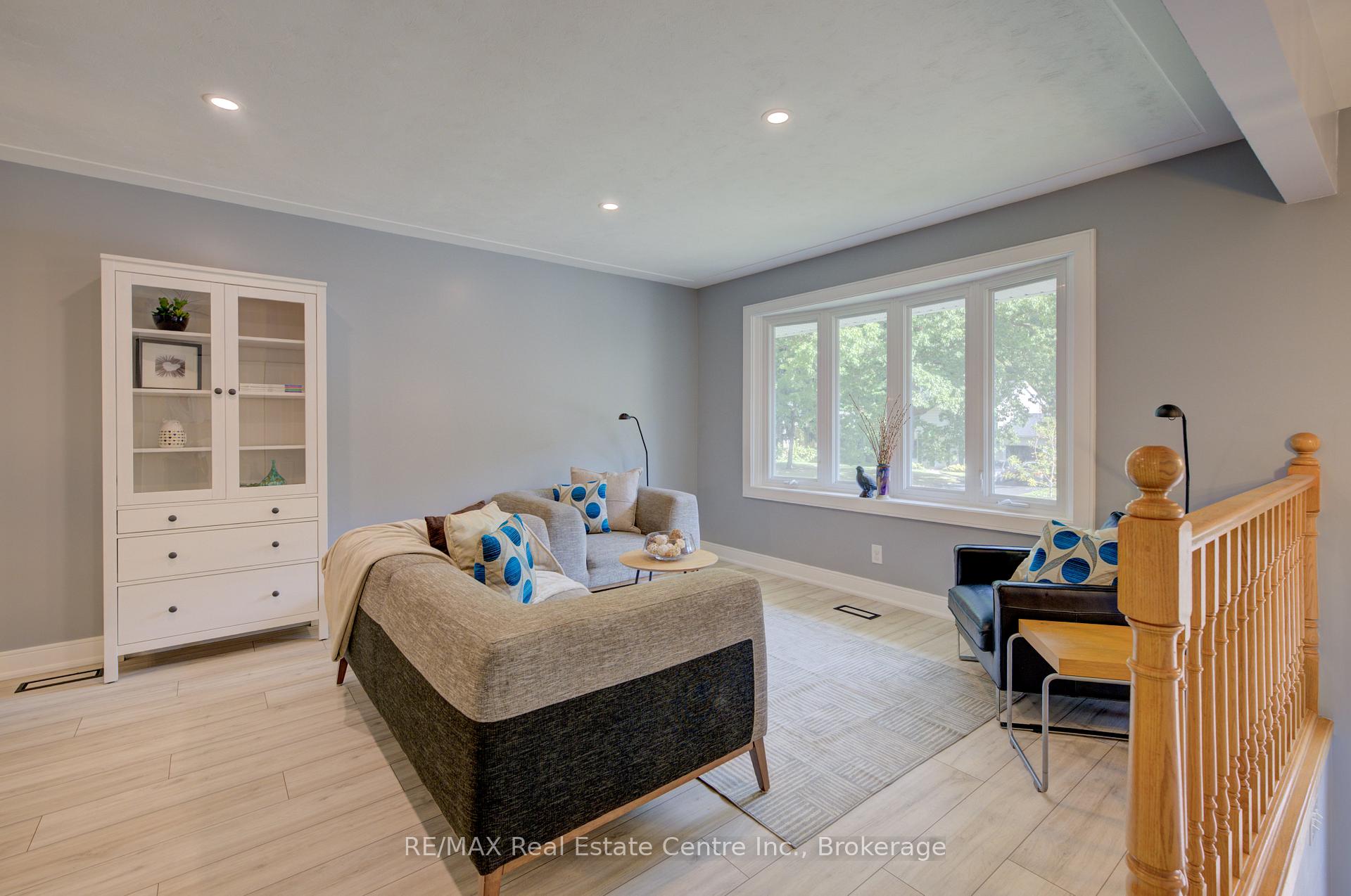 Photo 4 of 120 Rennie Drive, Kitchener — HOMEH