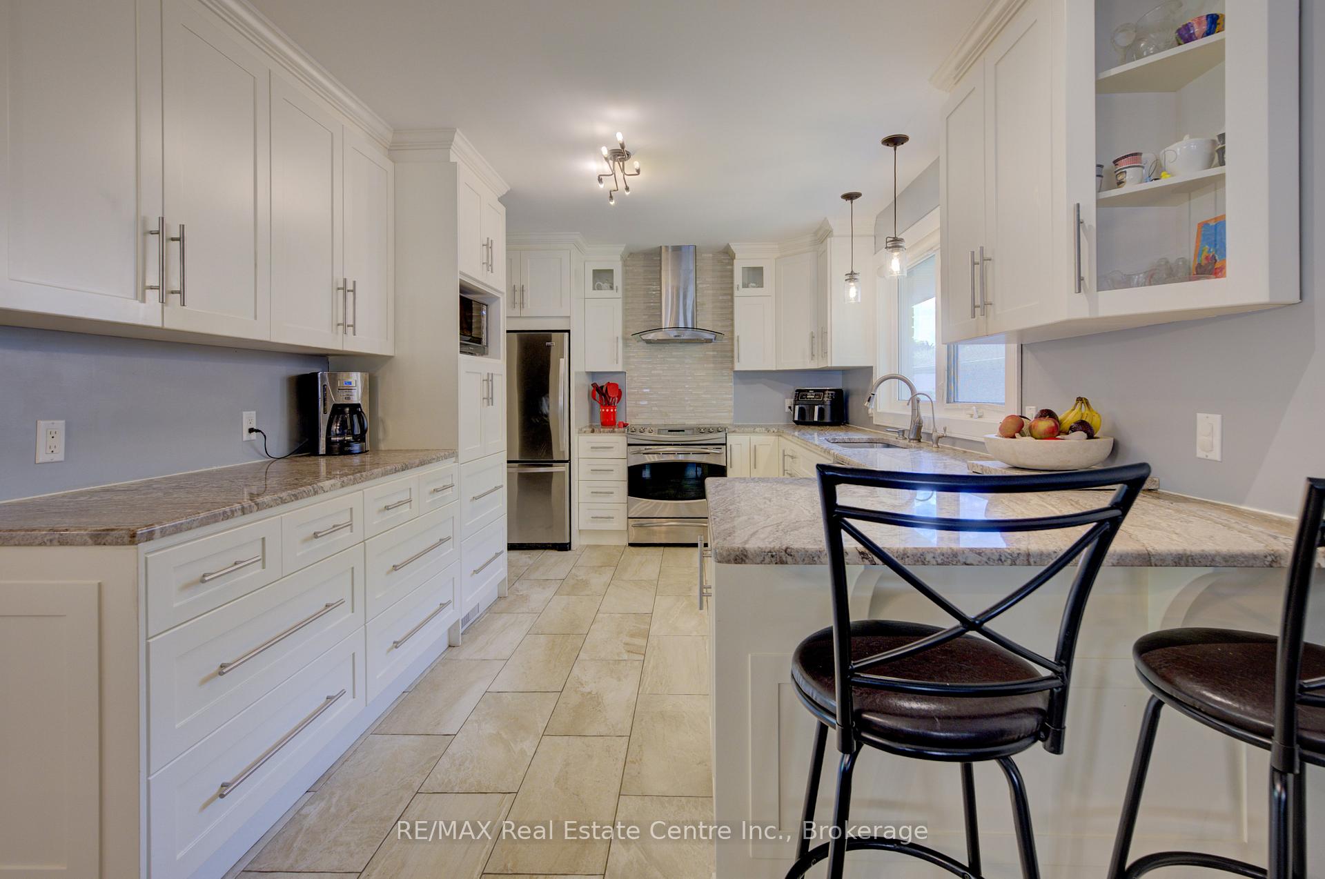 Photo 6 of 120 Rennie Drive, Kitchener — HOMEH